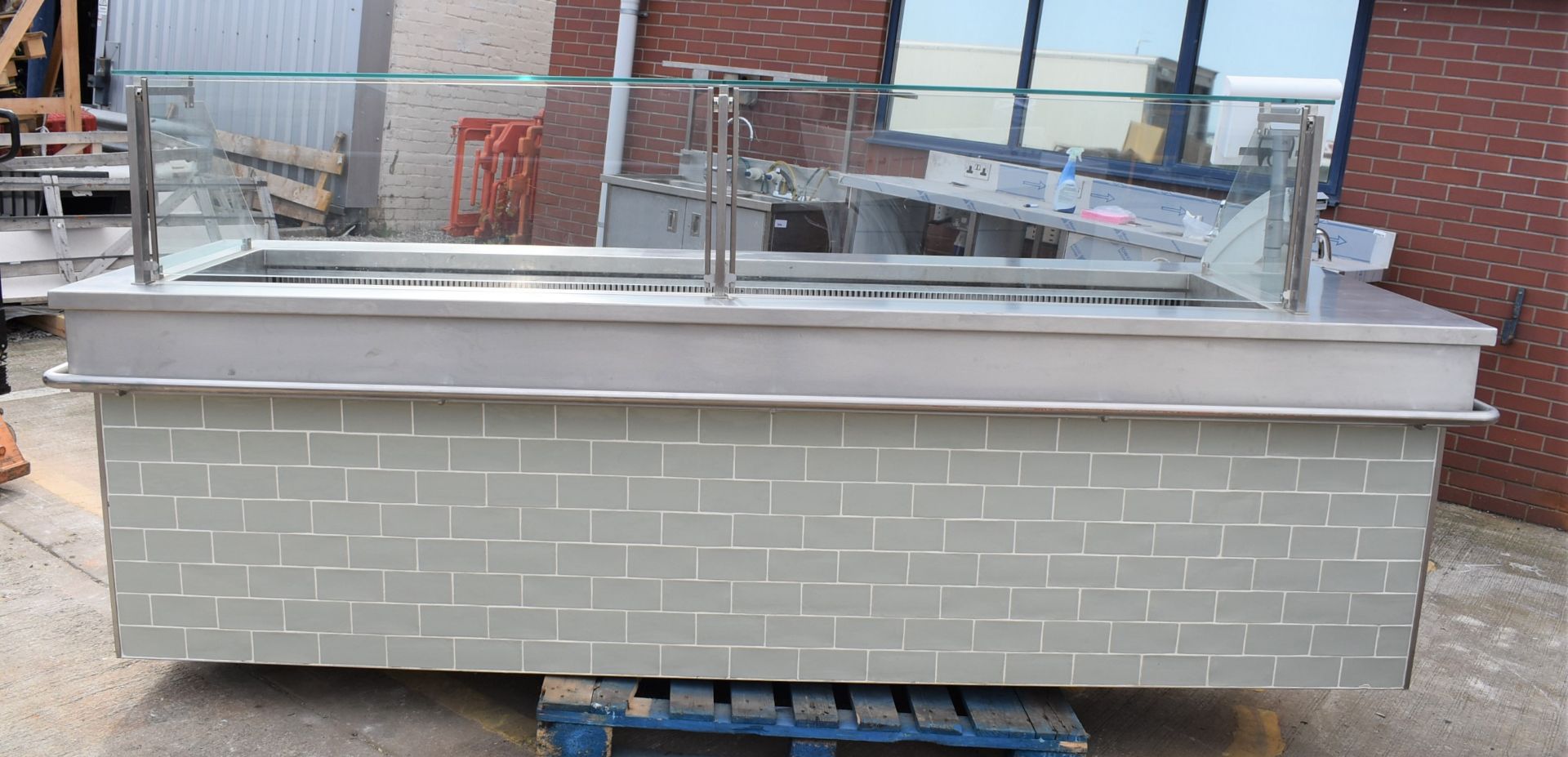 1 x Commercial Food Display Counter Featuring a Fan Blown Well, Glass Viewing Screen, Tiles Front - Image 23 of 60
