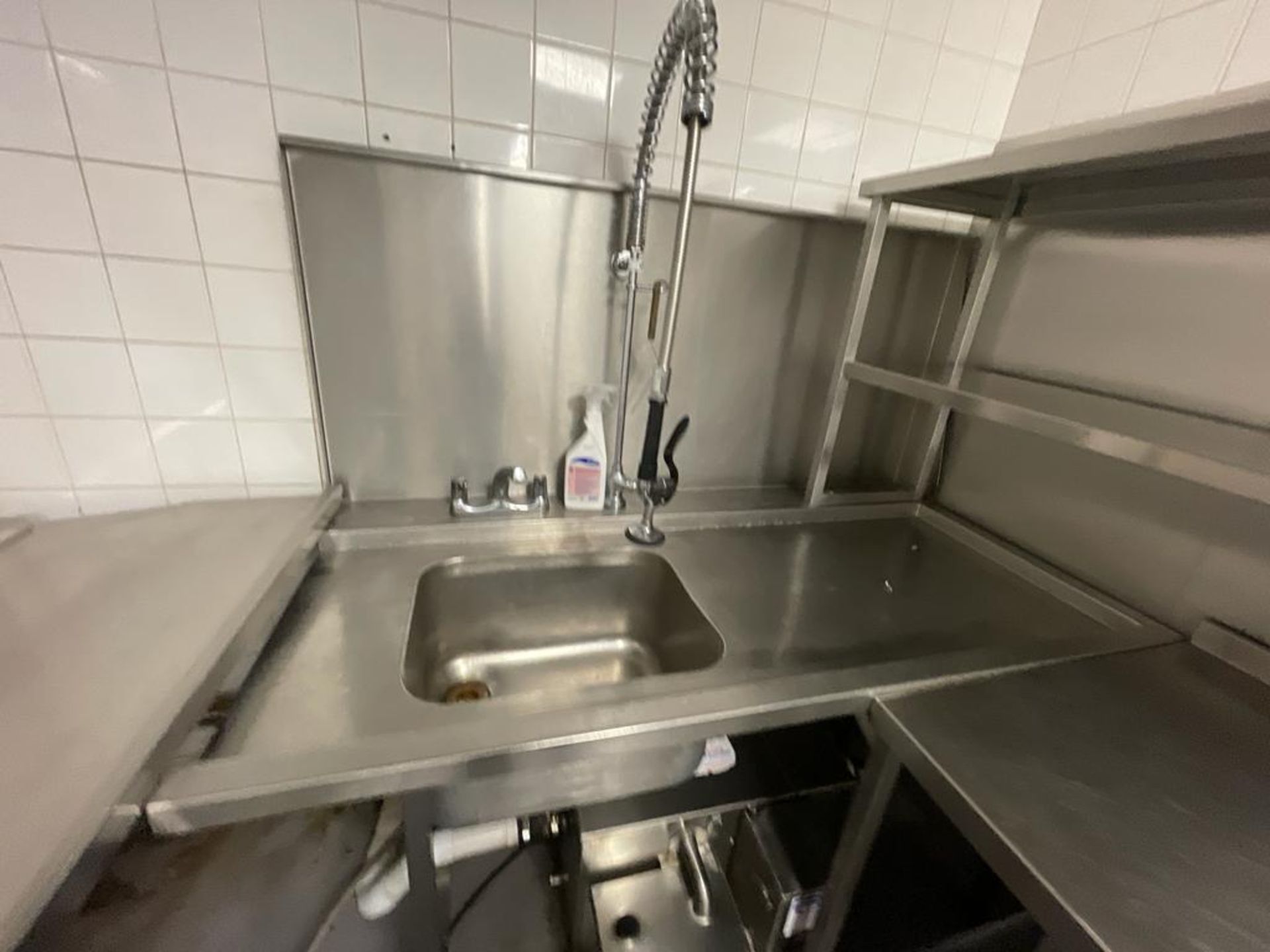 1 x Corner Inlet and Outlet Tables For Passthrough Dishwashers - Features Wash Basin, With Upstand - Image 3 of 6