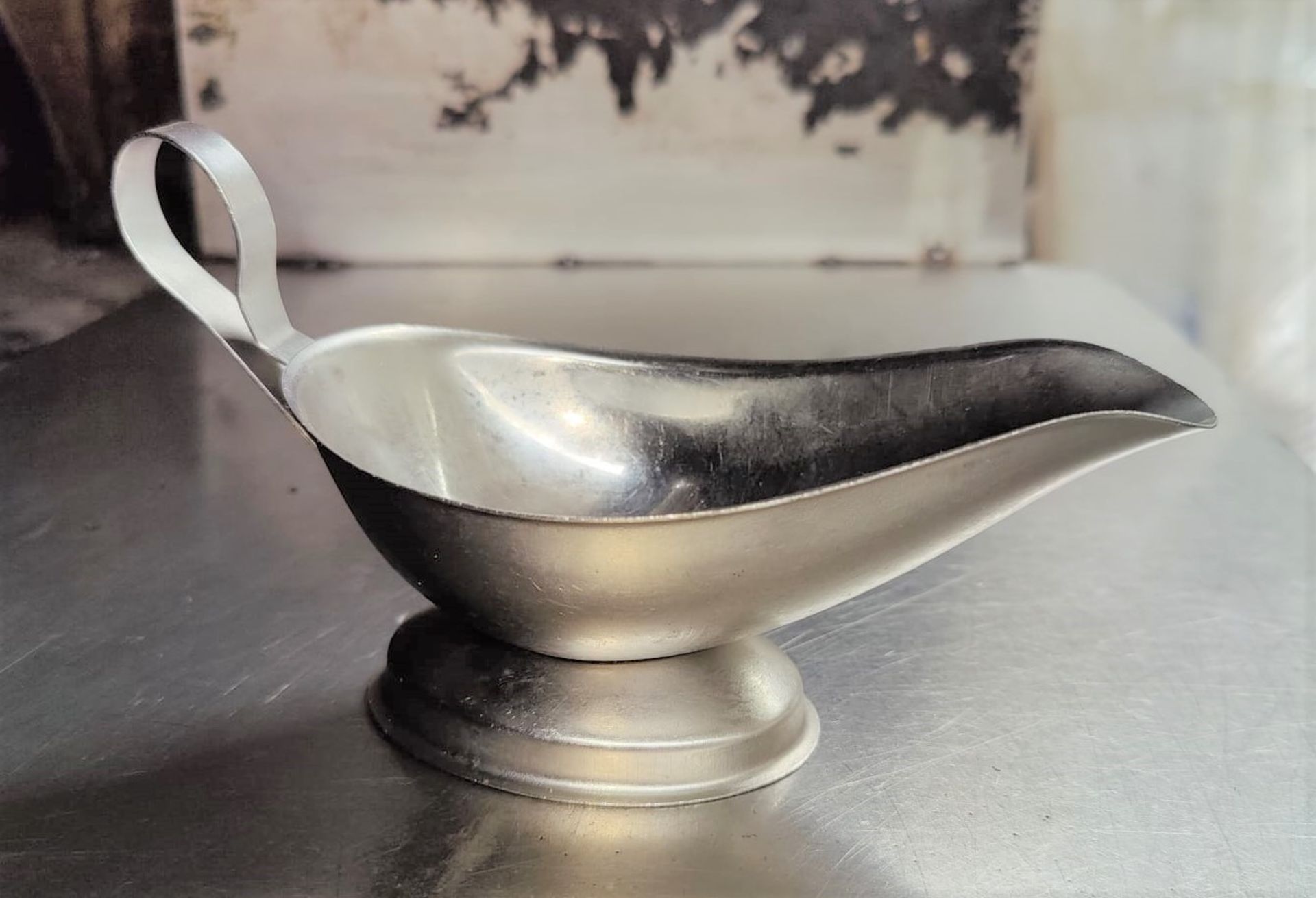 30 x Stainless Steel Sauce & Gravy Boats - Size: 130mm Wide Without Handle - Image 5 of 5