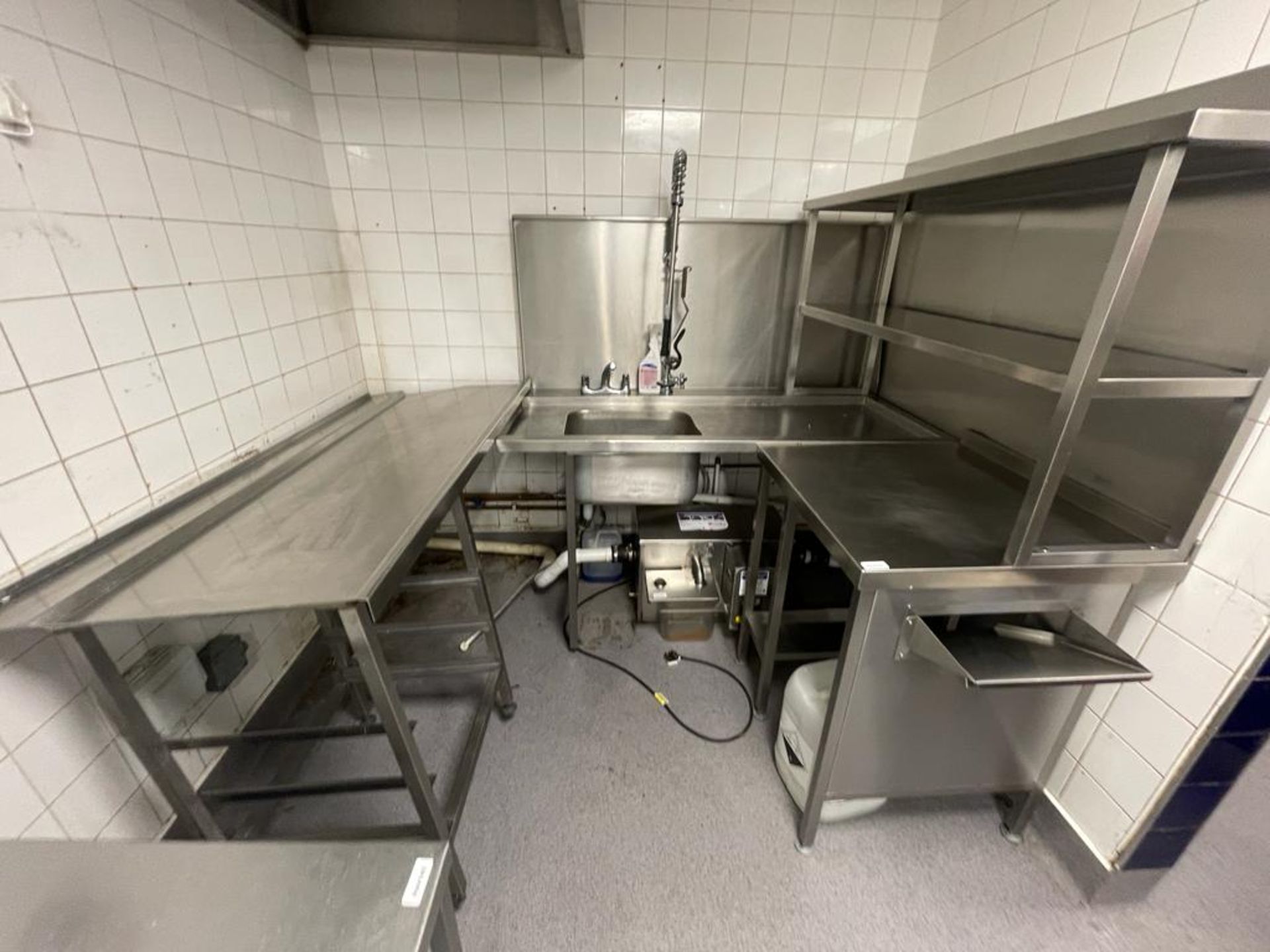 1 x Corner Inlet and Outlet Tables For Passthrough Dishwashers - Features Wash Basin, With Upstand - Image 2 of 6