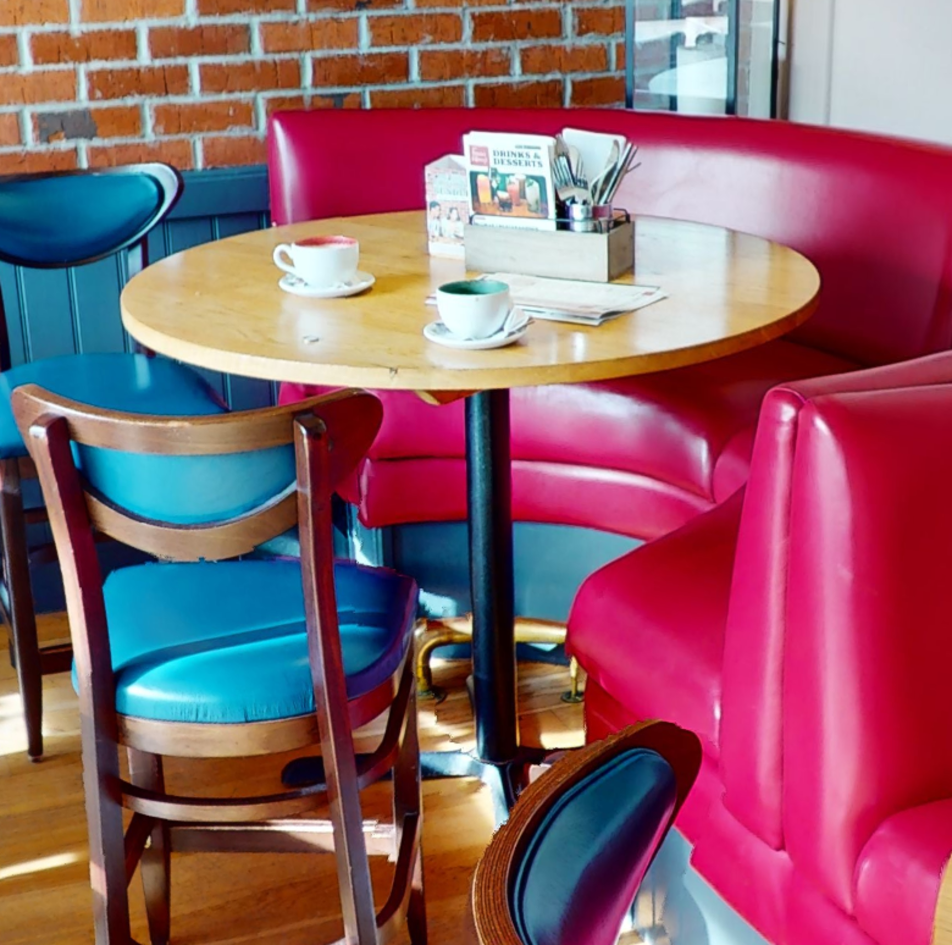 5 x Restaurant Bar Stools Featuring Wooden Frames and a Deep Blue Faux Leather Upholstery - Image 3 of 4