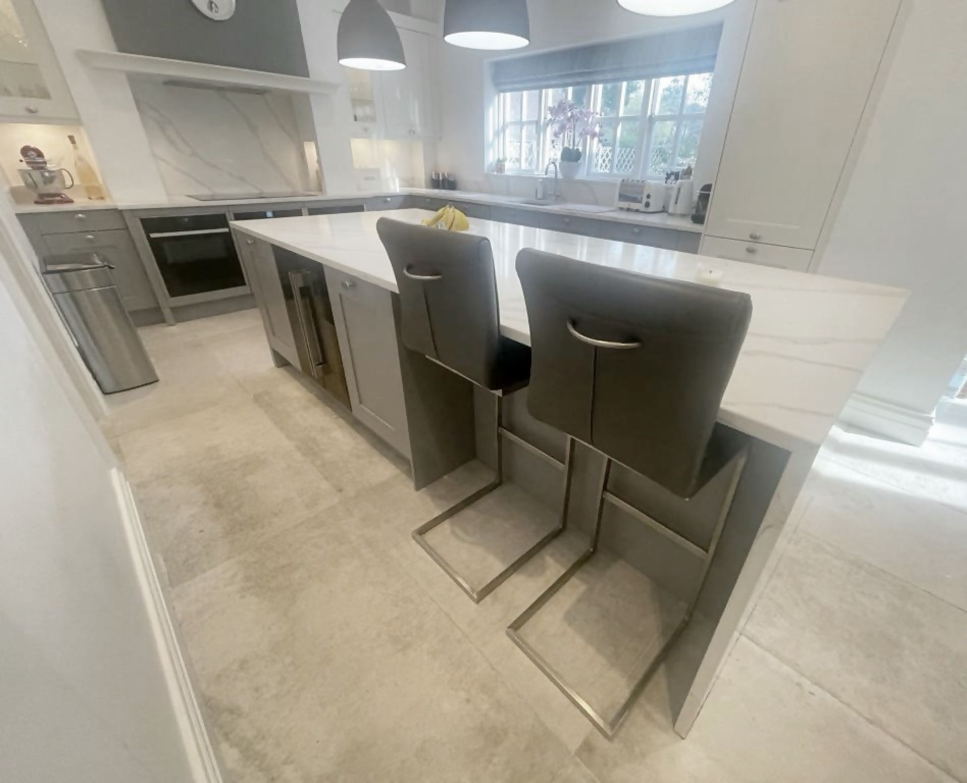 1 x SIEMATIC Bespoke Shaker-style Fitted Kitchen, Utility Room, Appliances & Modern Quartz Surfaces - Image 60 of 99