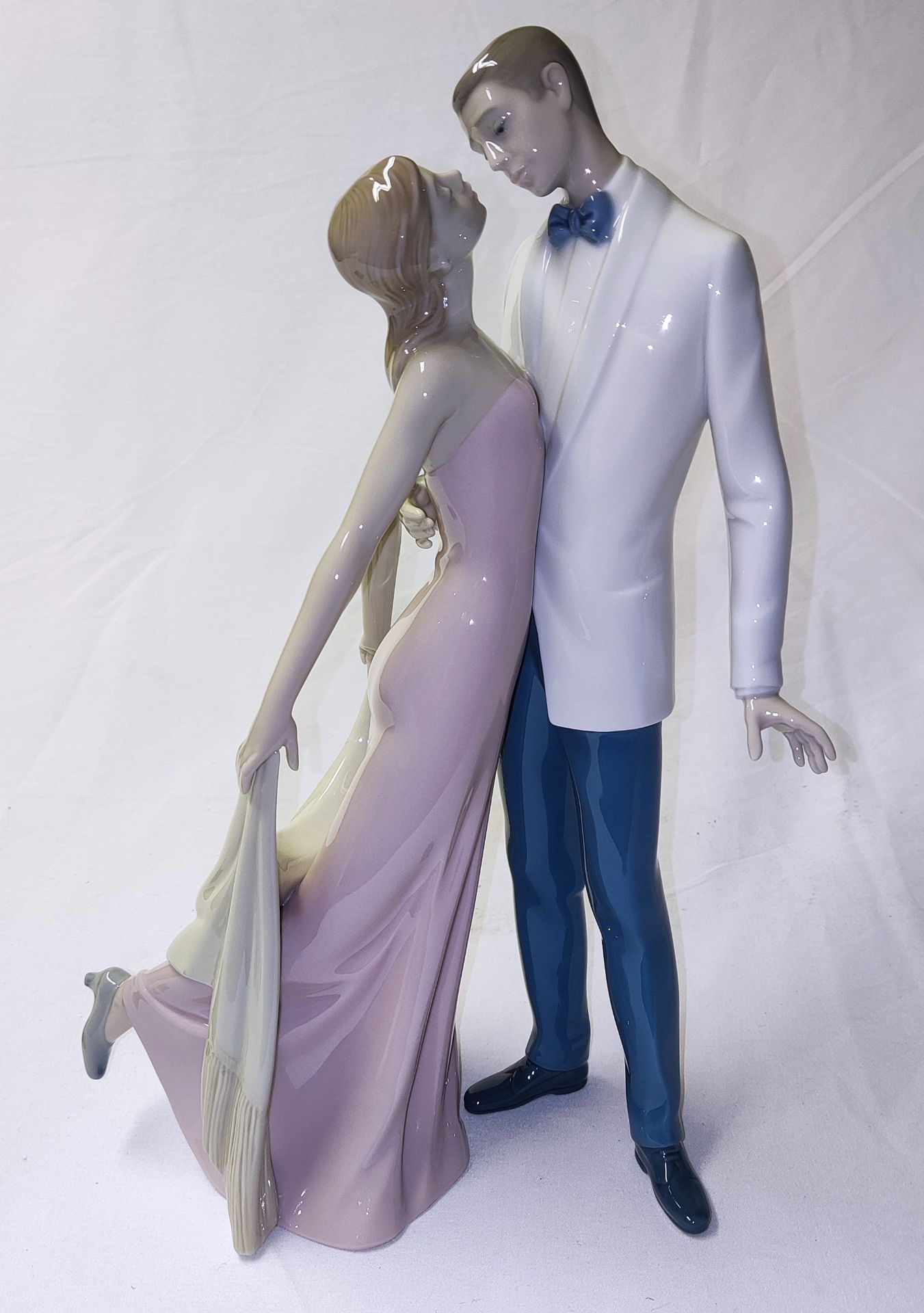 1 x LLADRO Happy Anniversary Porcelain Statue - New/Boxed - RRP £520.00 - Ref: /HOC232/HC5 - CL987 - - Image 3 of 25