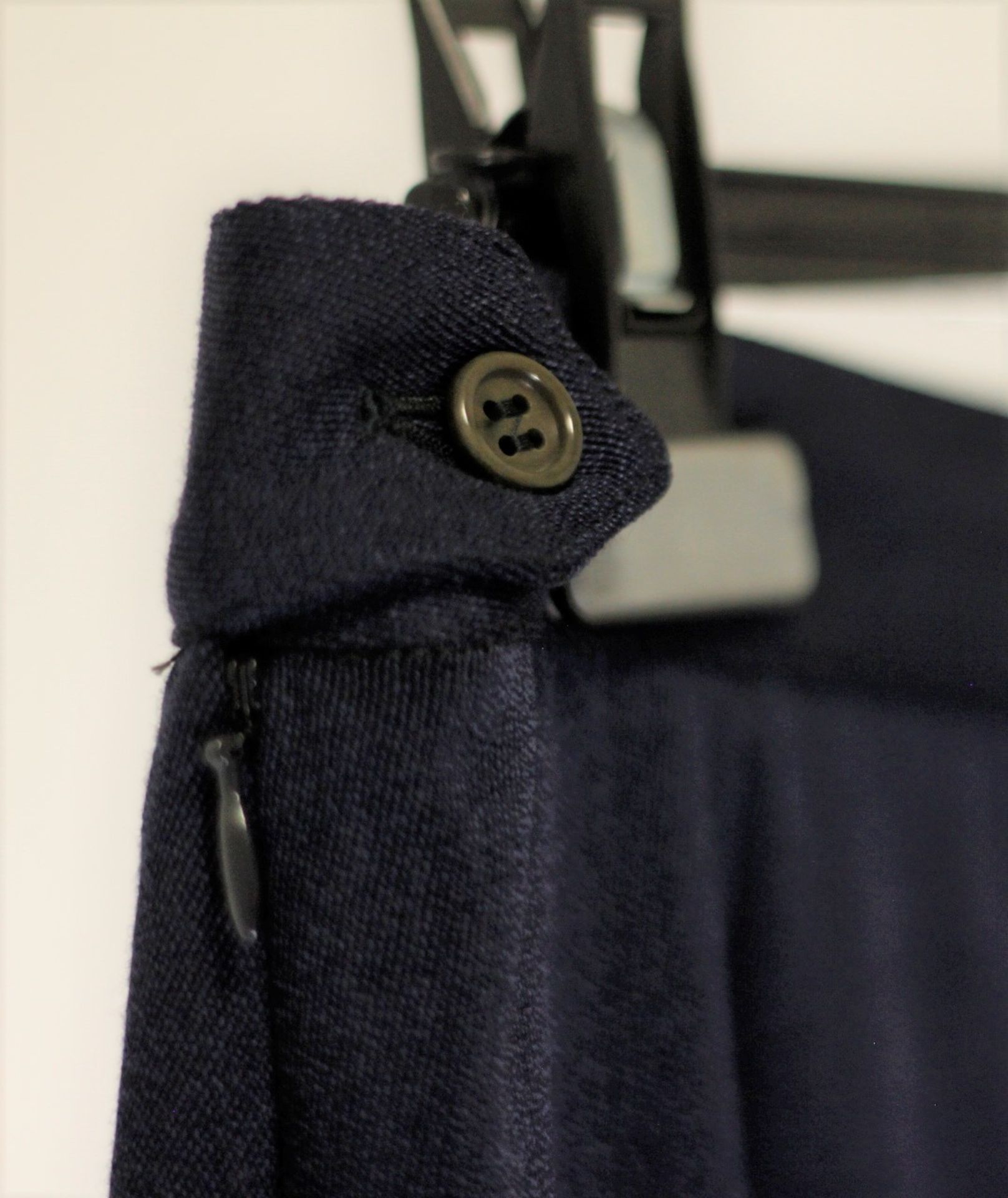 1 x Belvest Navy Trousers - Size: 26 - Material: Wool/ Cotton - From a High End Clothing Boutique In - Image 3 of 9