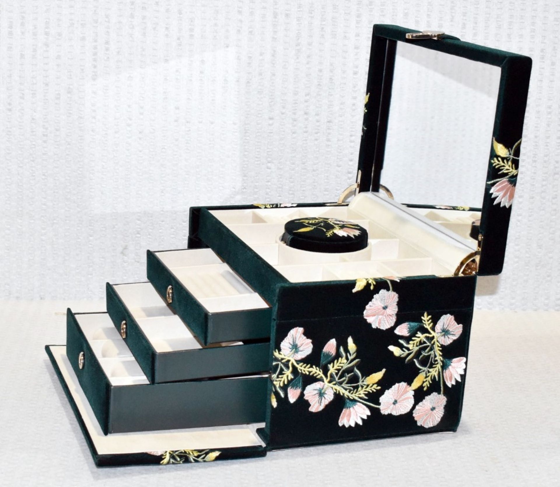 1 x WOLF 'Zoe' Large Luxury Embroidered Jewellery Box, Upholstered in Green Velvet - RRP £739.00 - Image 8 of 10