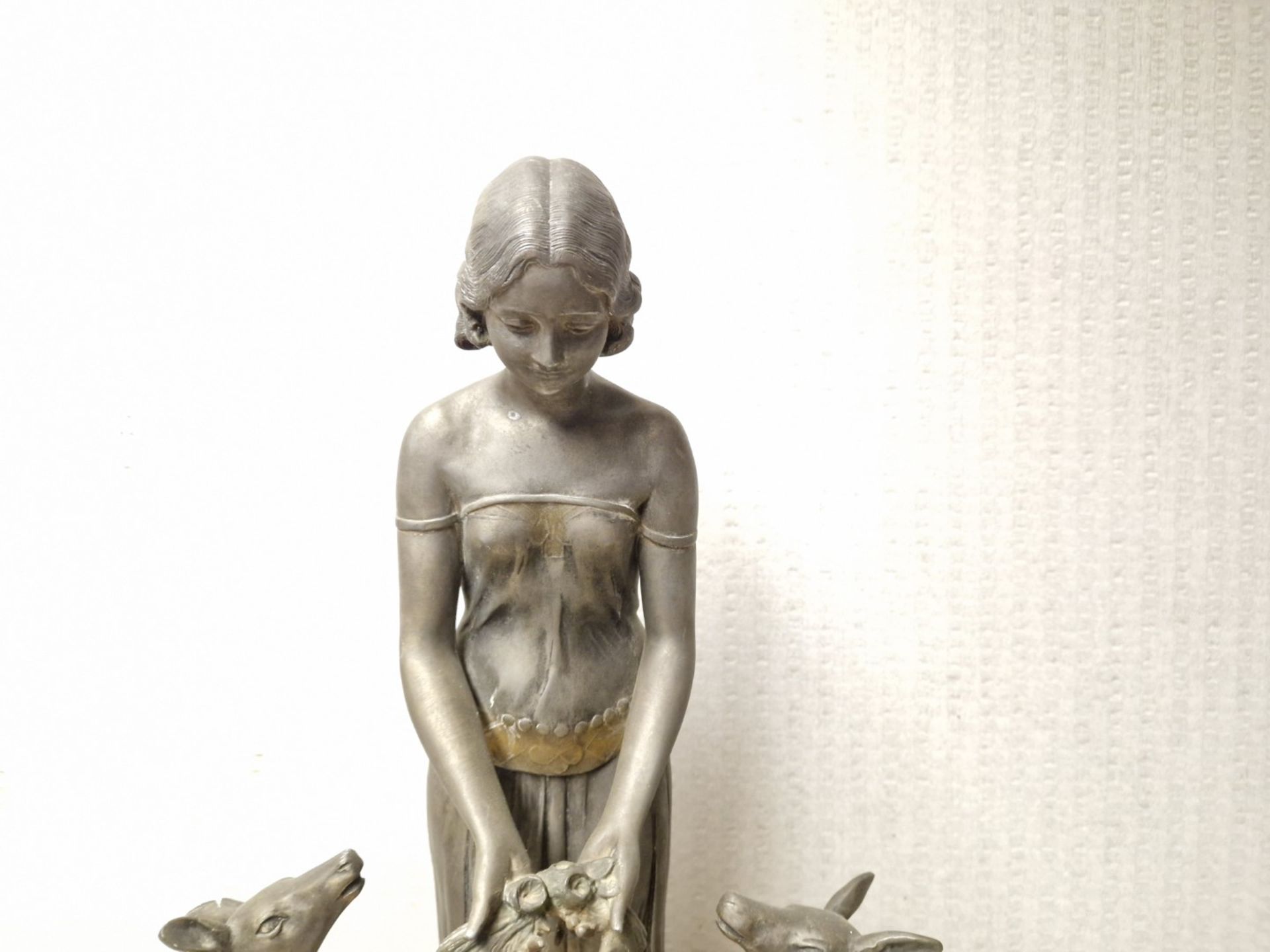 1 x Art Deco Style Bronze Statue Of Woman Feeding Fawn On A Marble Base - Image 6 of 12