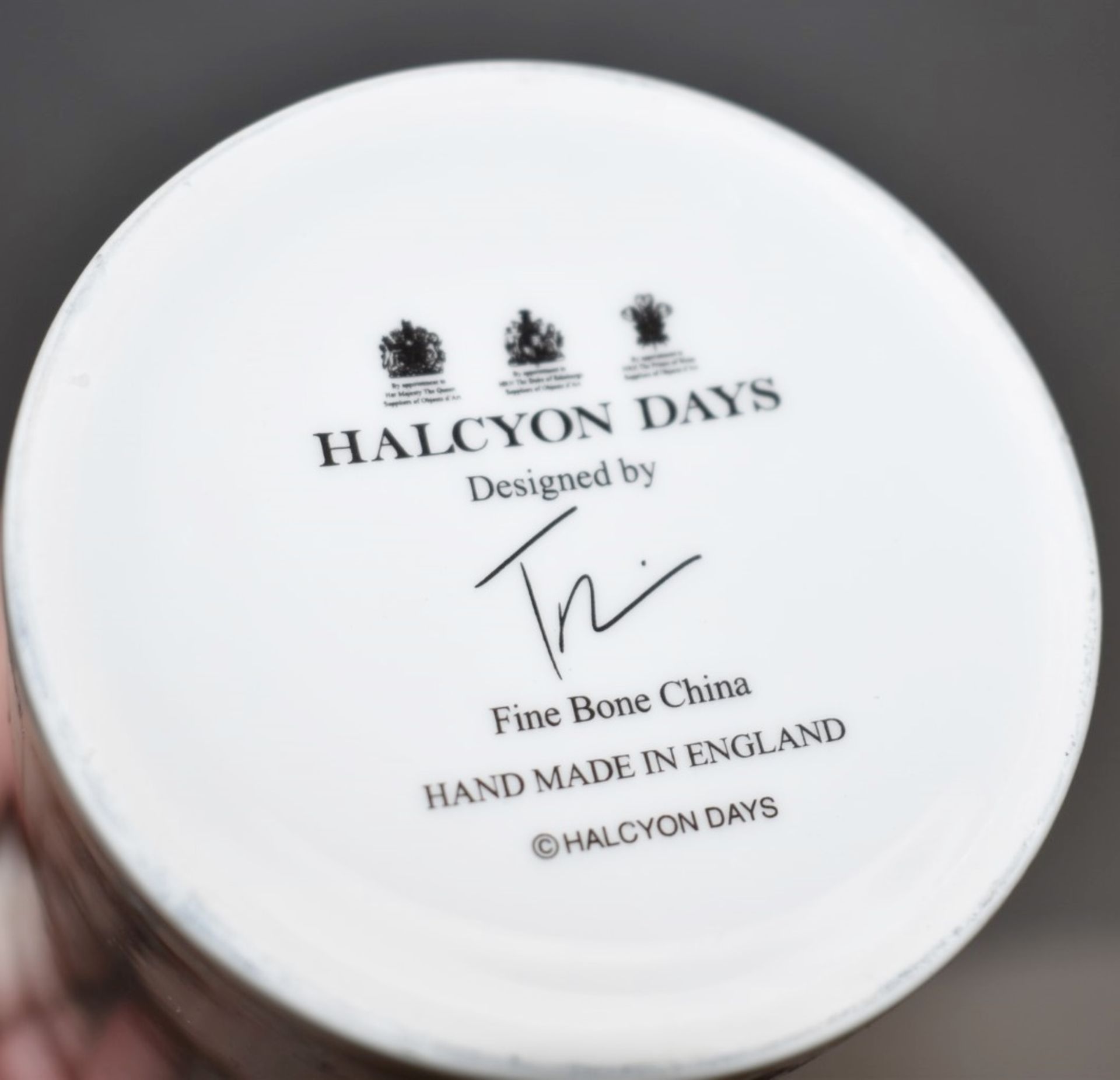1 x HALCYON DAYS Christmas Lidded Bone China Candle - Original Price £120.00 - Image 3 of 4