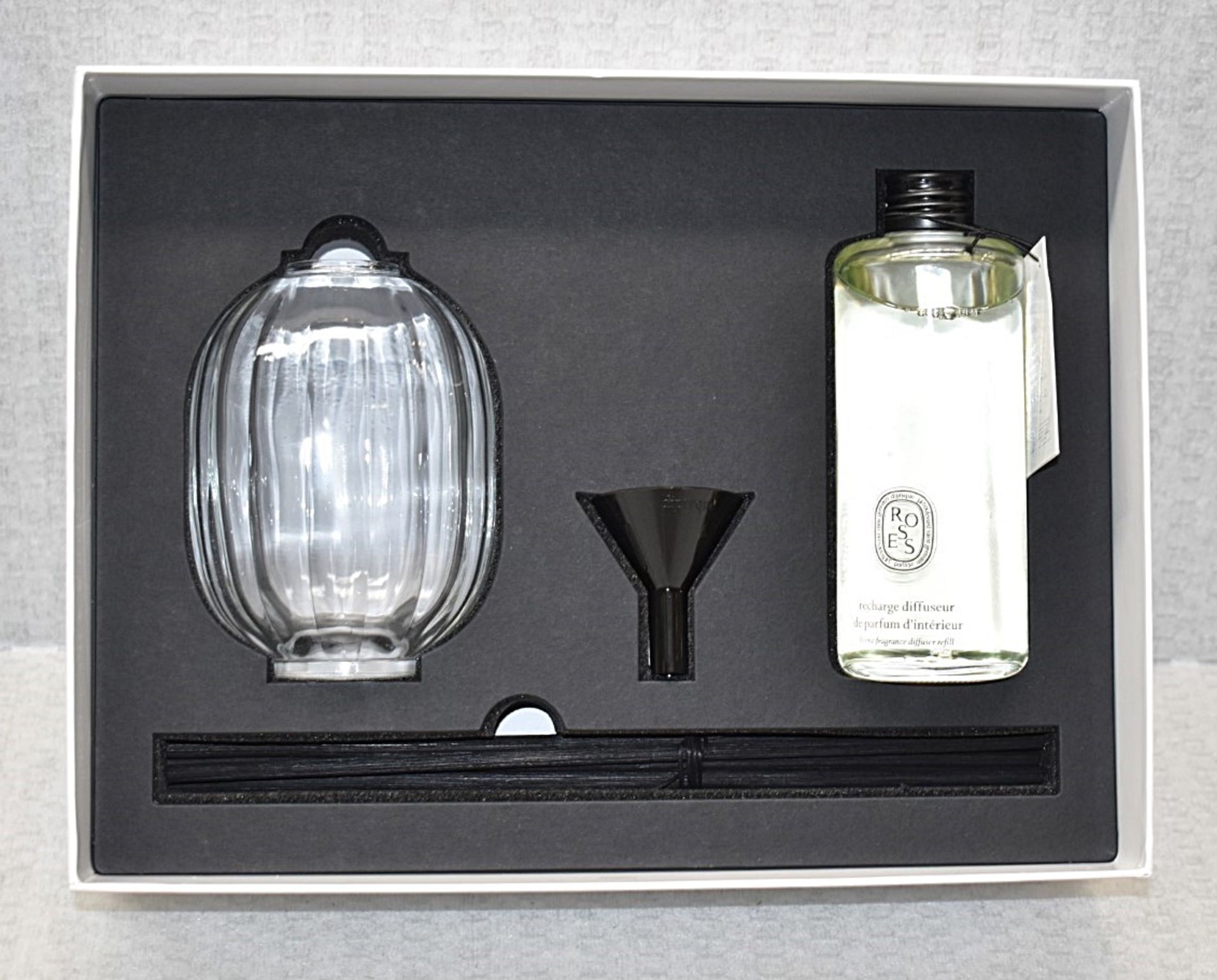 1 x DIPTYQUE 'Roses' Luxury Diffuser with Frangrance and Reeds (200ml) - Original Price £152.00 - Image 2 of 6