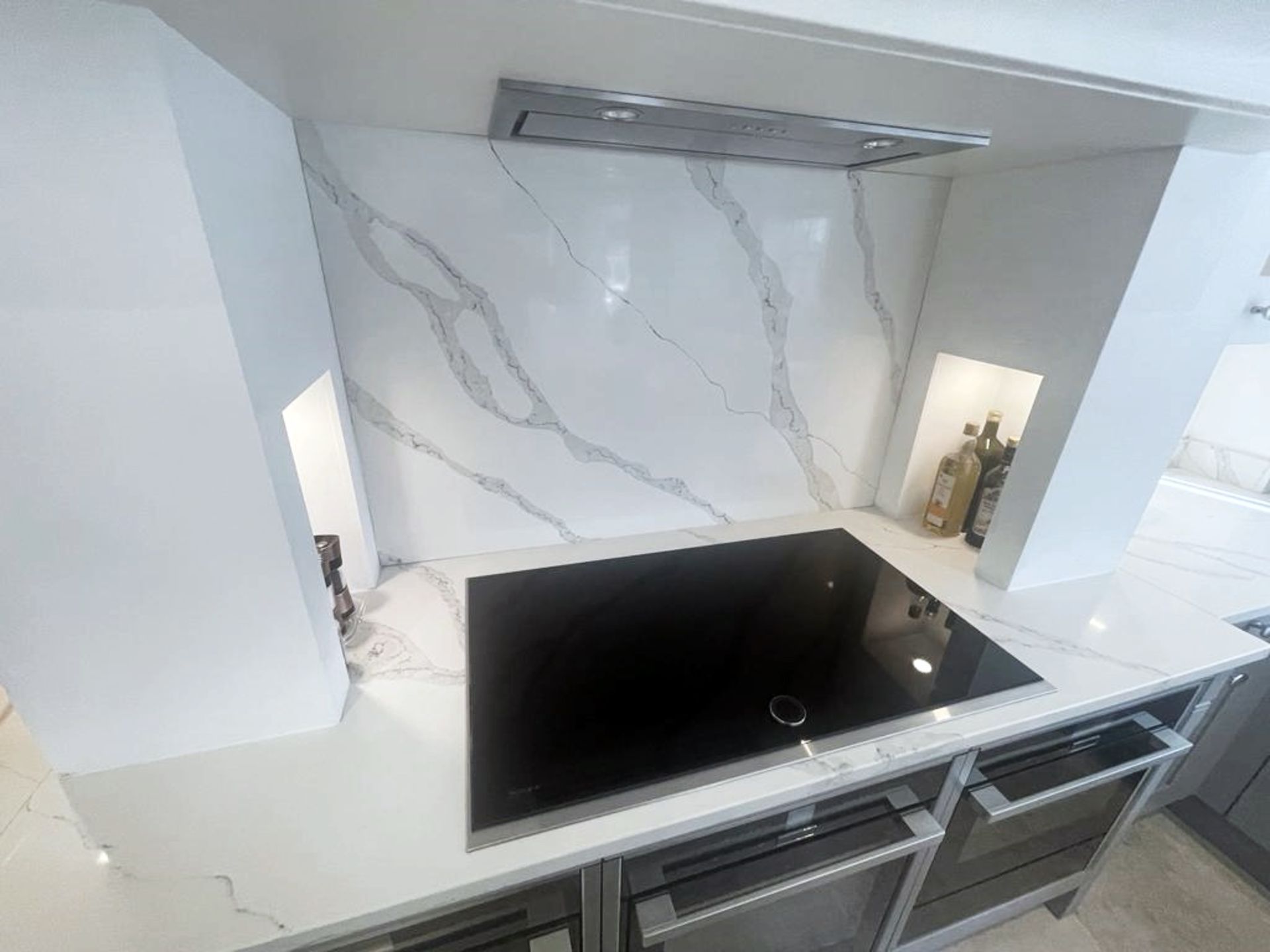 1 x SIEMATIC Bespoke Shaker-style Fitted Kitchen, Utility Room, Appliances & Modern Quartz Surfaces - Image 5 of 99