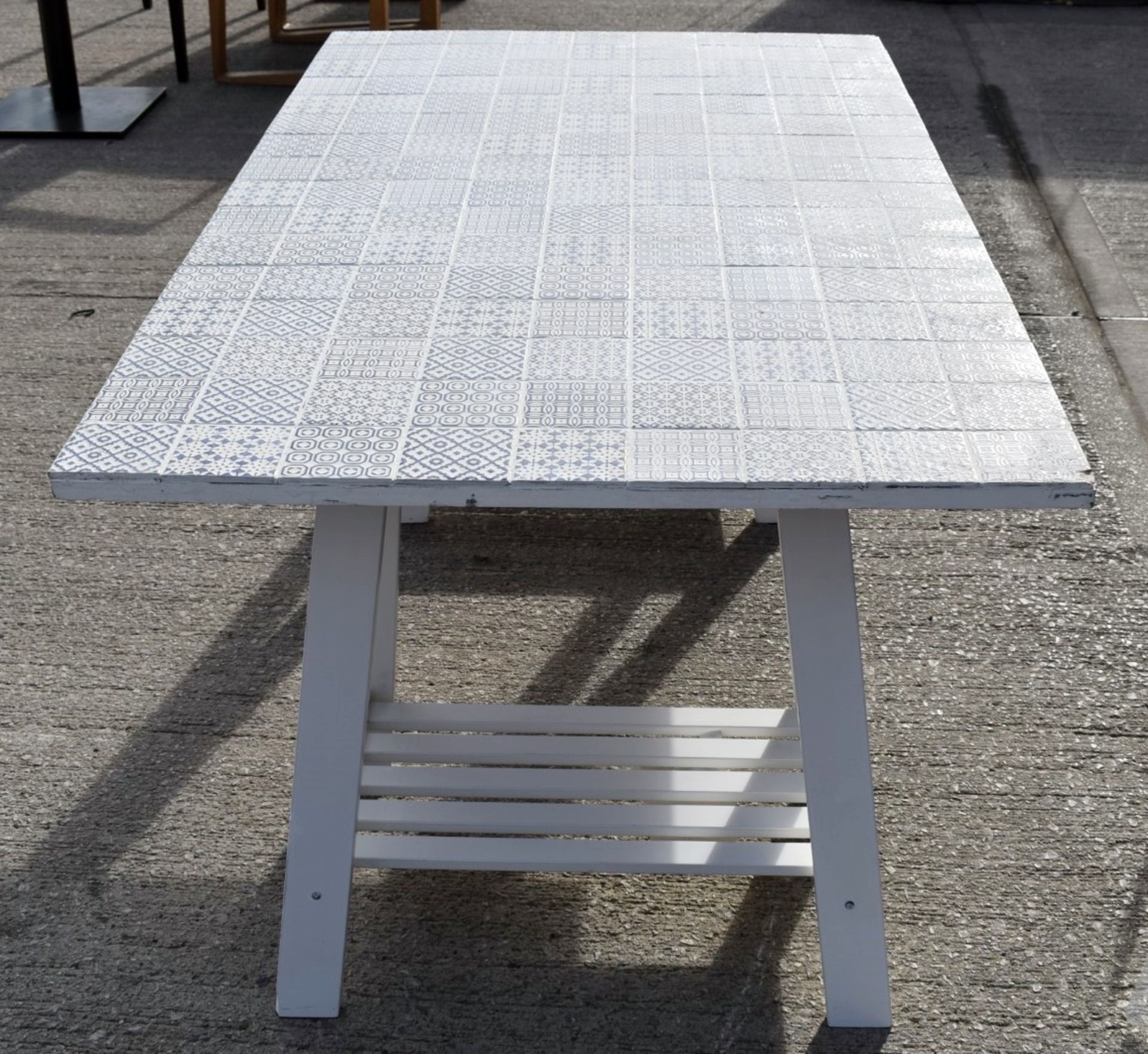 1 x Bespoke Tiled Topped Table With 3 x Tiled Plinths - Department Store Display Prop - Ref: - Image 5 of 8