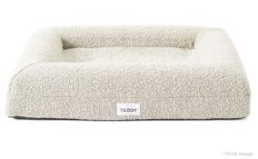 1 x TEDDY LONDON 'Bouclé' Luxury Medium Sized Dog Bed, in Cream - Original Price £169.00
