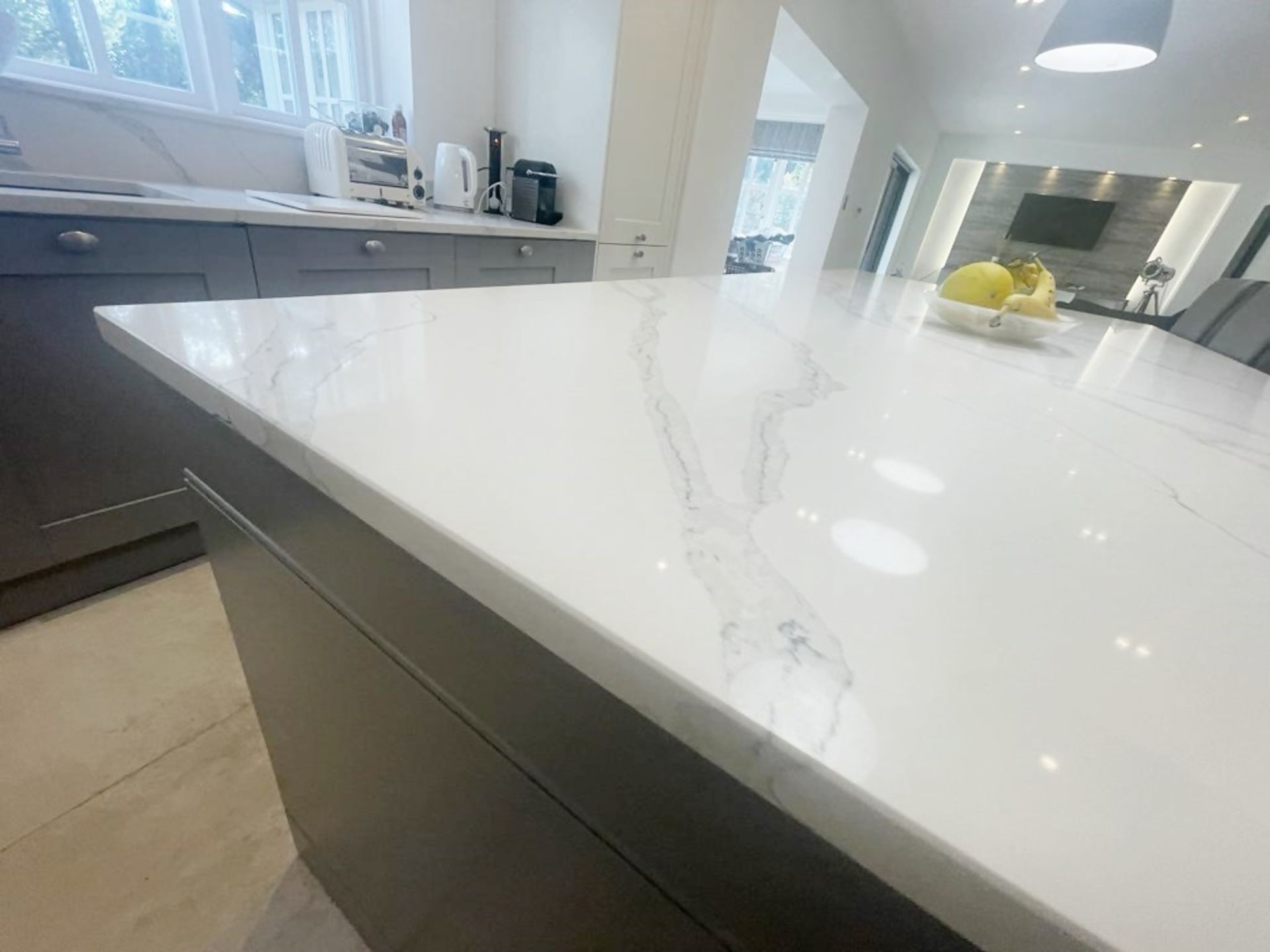 1 x SIEMATIC Bespoke Shaker-style Fitted Kitchen, Utility Room, Appliances & Modern Quartz Surfaces - Image 74 of 99