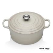 1 x LE CREUSET 20Cm Signature Cast Iron Round Casserole In Meringue - New/Boxed - RRP £225 - Ref: