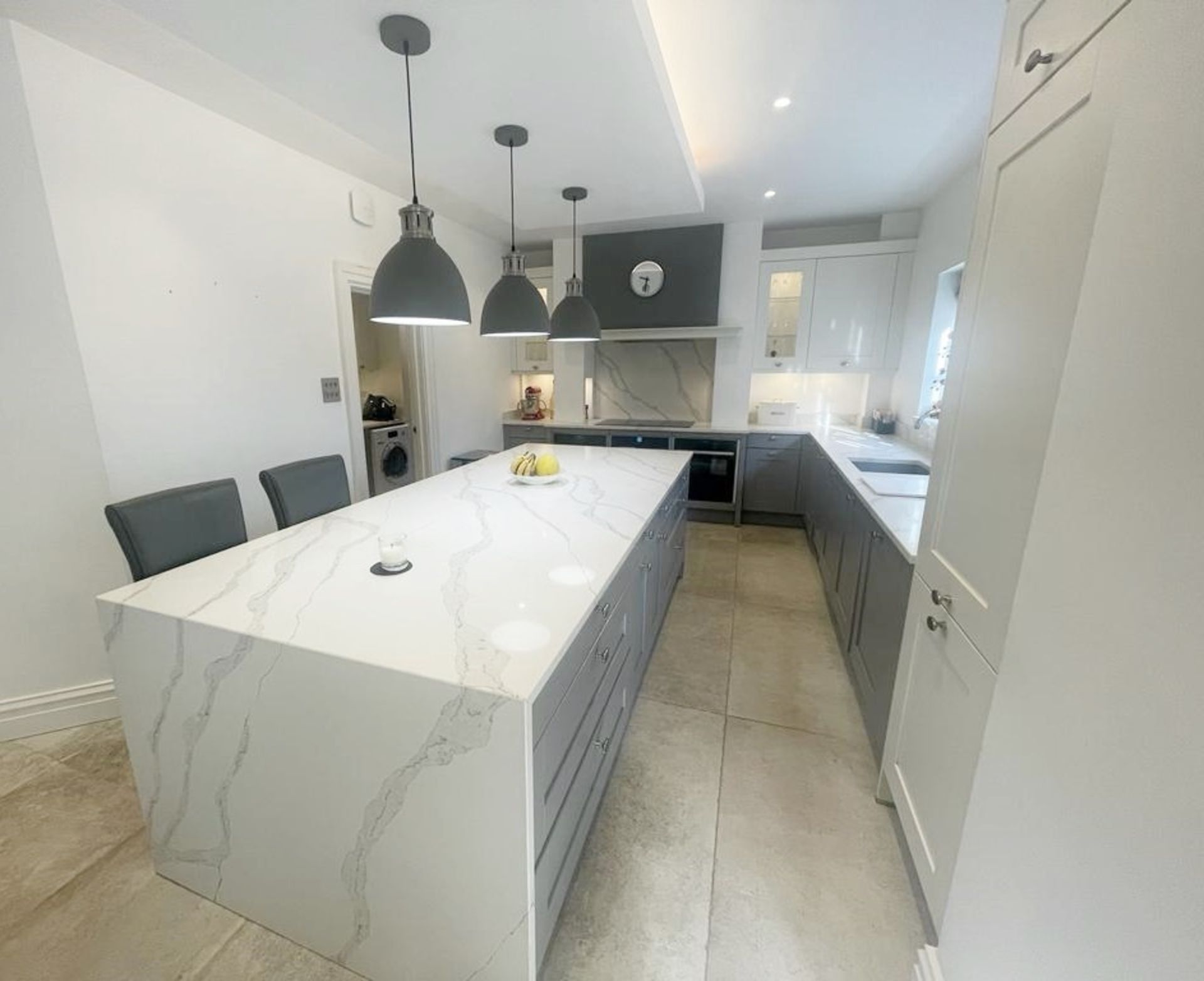 1 x SIEMATIC Bespoke Shaker-style Fitted Kitchen, Utility Room, Appliances & Modern Quartz Surfaces