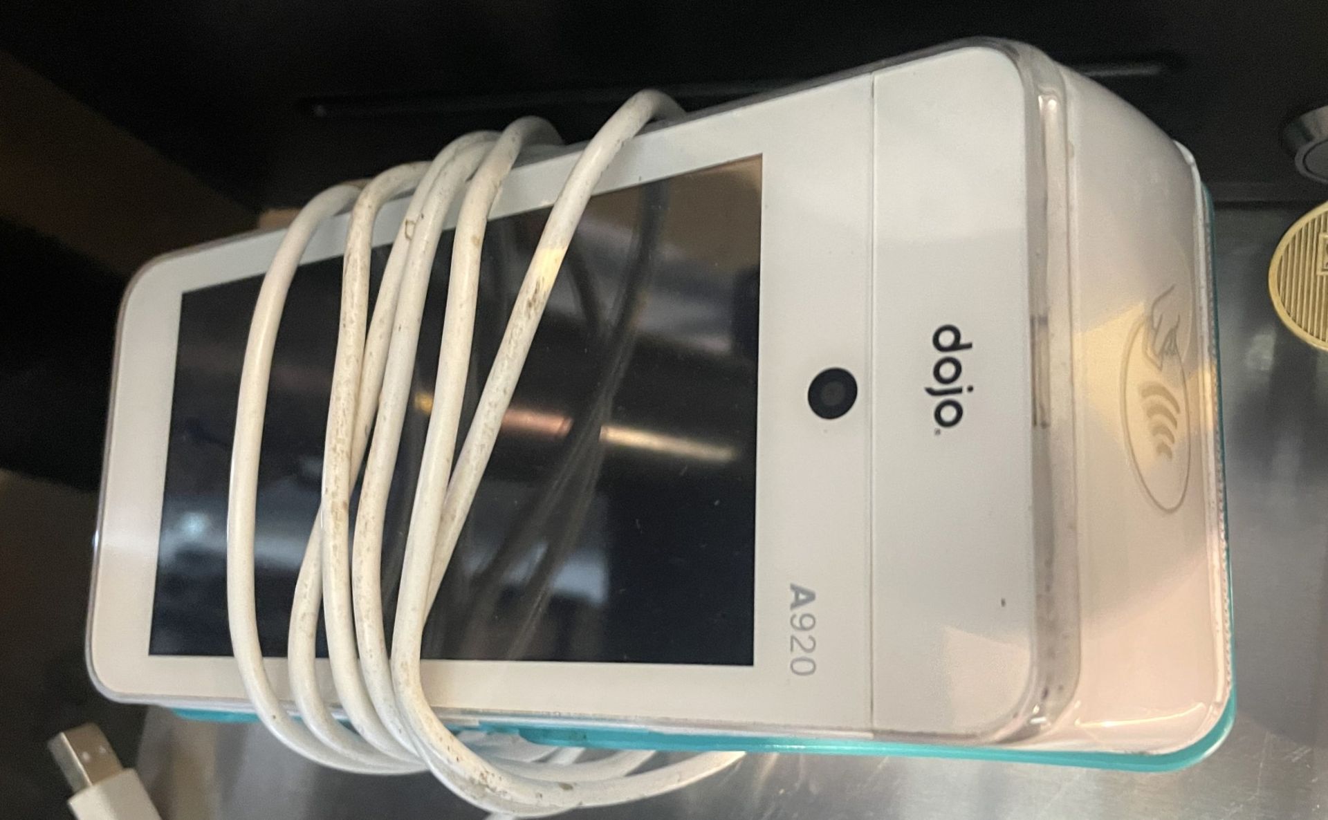 1 x DOJO GO A920 Wireless Card Payment Terminal With Docking Station - Image 2 of 5