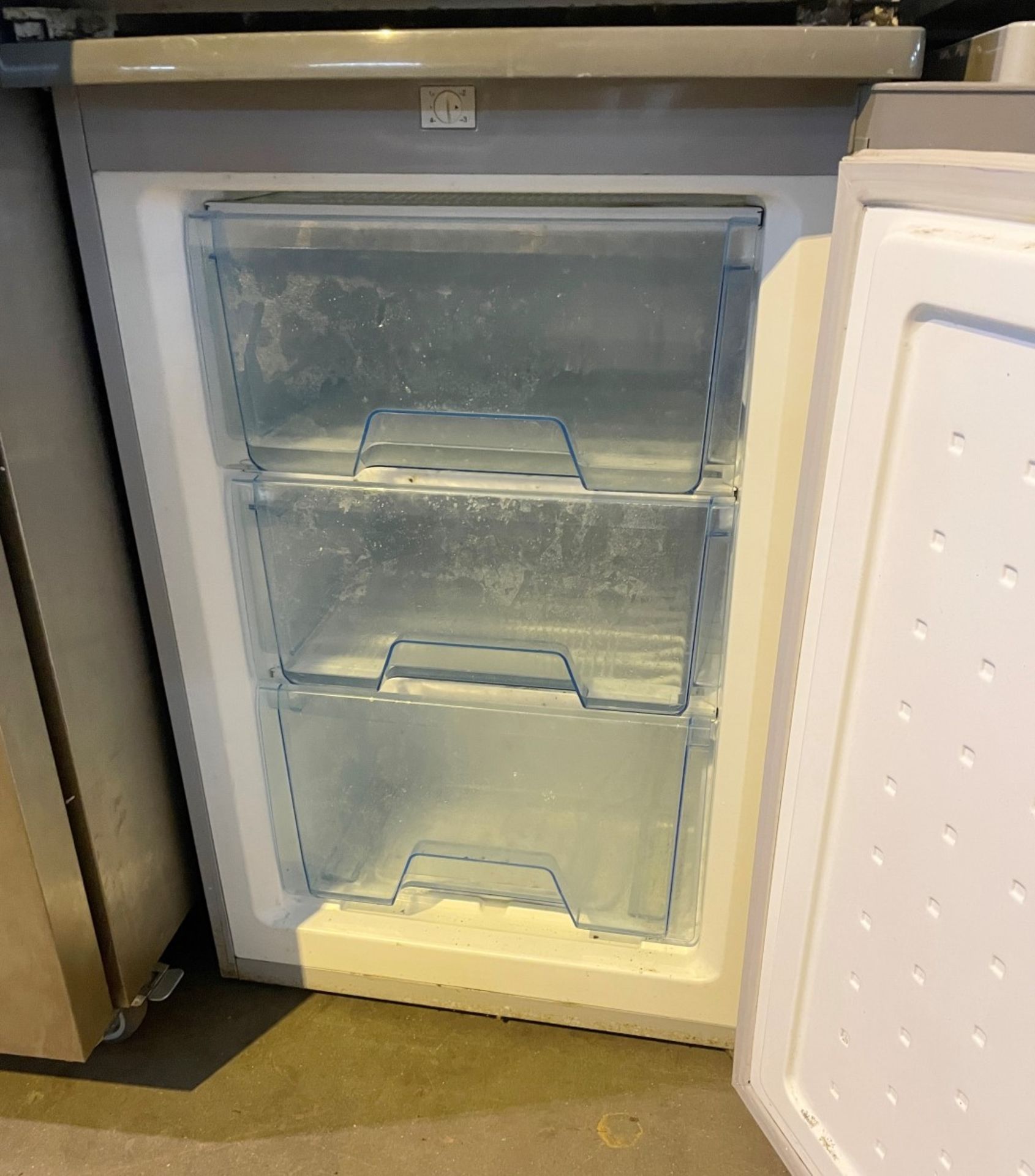 1 x Logik Undercounter Three Drawer Storage Freezer With Silver Finish - Image 2 of 4