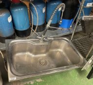1 x Stainless Steel Sink Basin With Spray Hose Mixer Tap