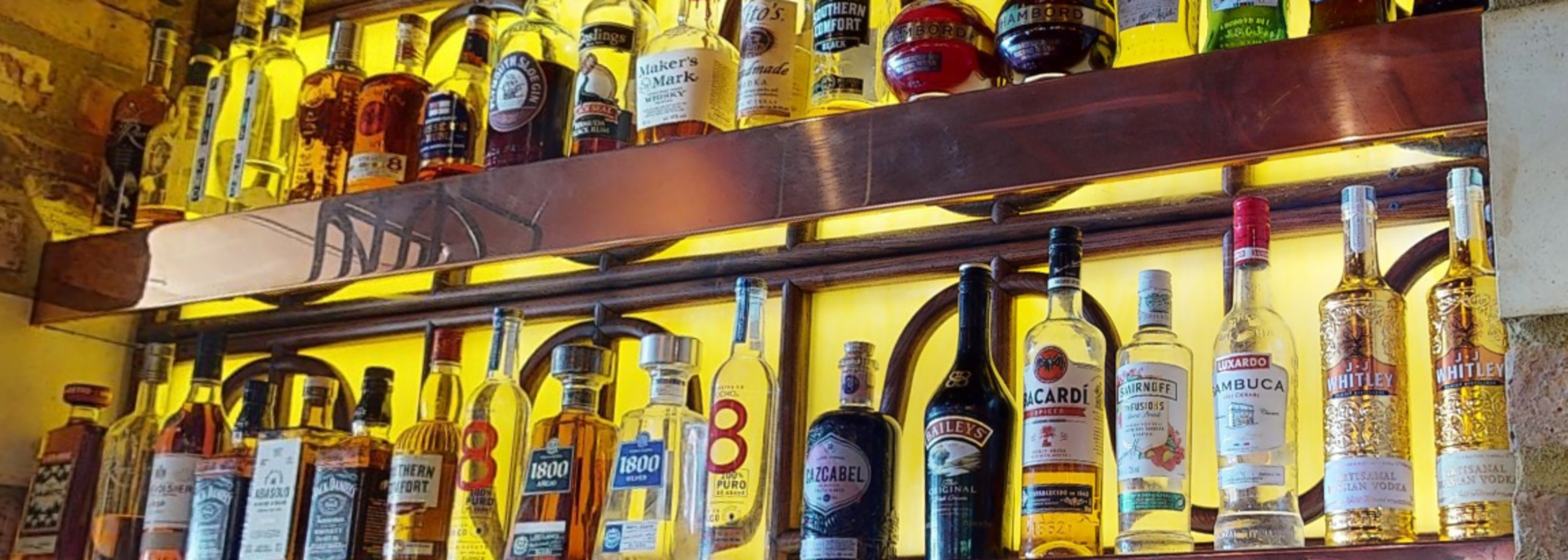 1 x Selection of Backbar Copper Shelves With Decorative Yellow Wall Panels - Includes 9 x Copper - Image 9 of 10