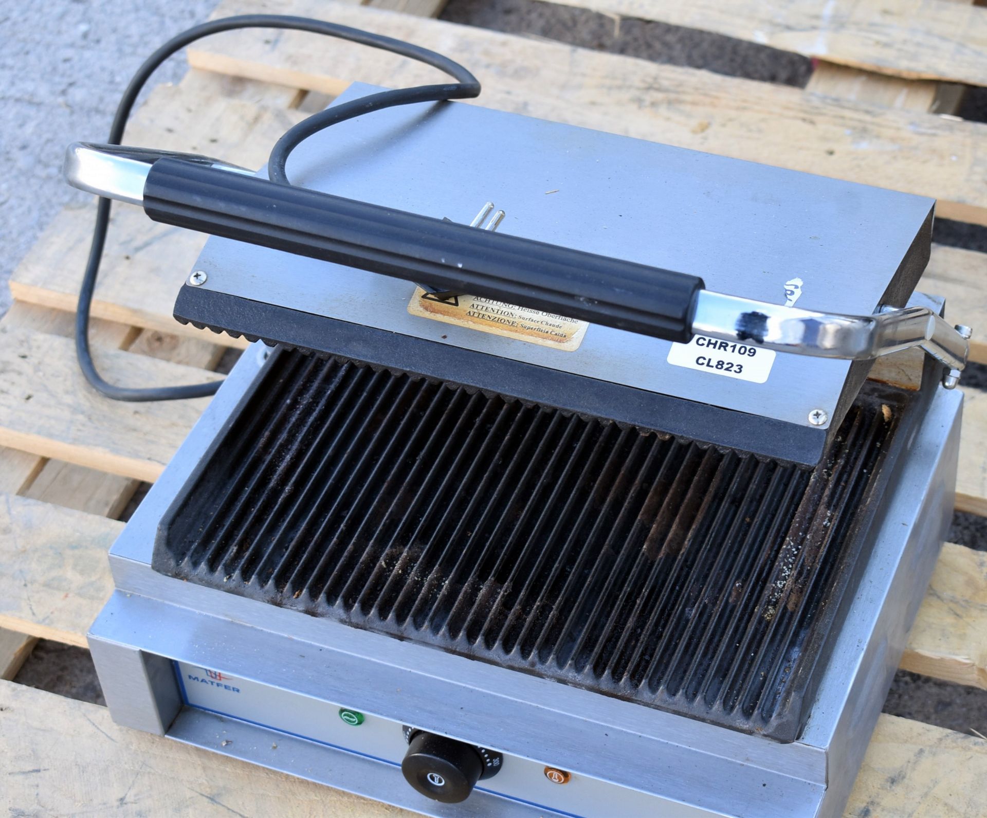 1 x Matfer GH-811PK 2200W Contact Grill