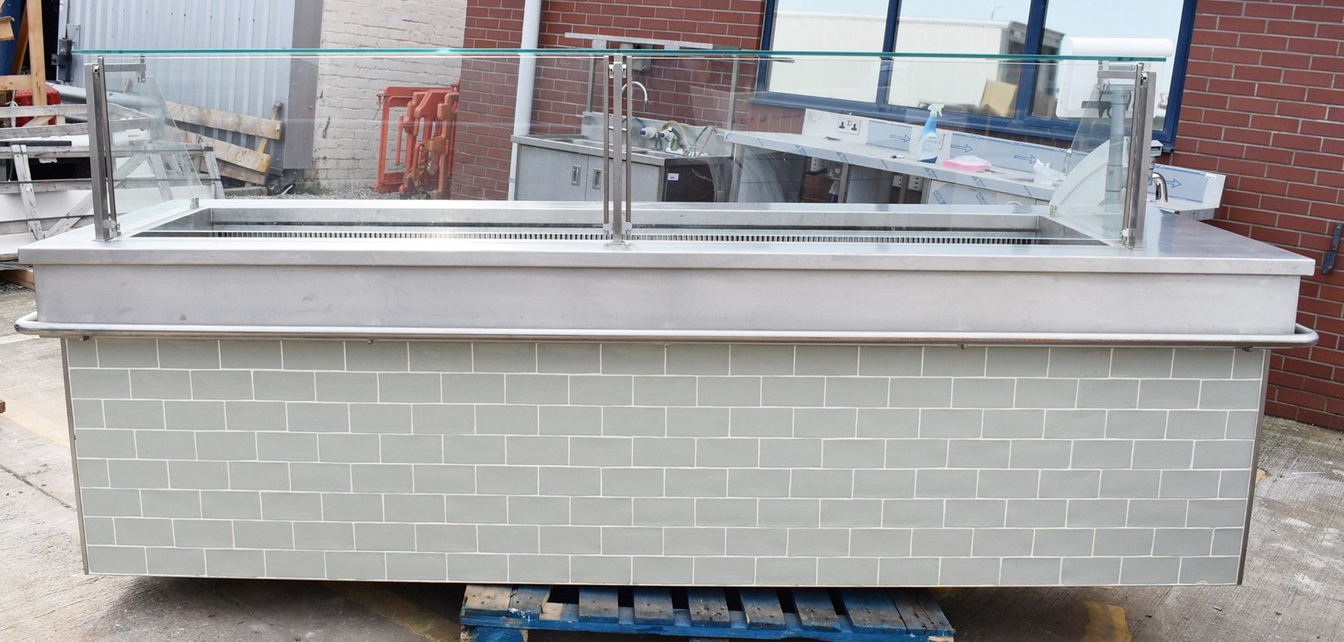 1 x Commercial Food Display Counter Featuring a Fan Blown Well, Glass Viewing Screen, Tiles Front - Image 44 of 60