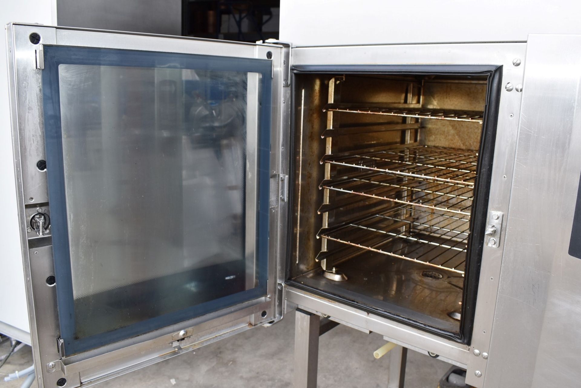 1 x Houno 6 Grid Electric Combi Oven With Stand and Extractor - 3 Phase Electric Power - Model C1.06 - Image 4 of 13