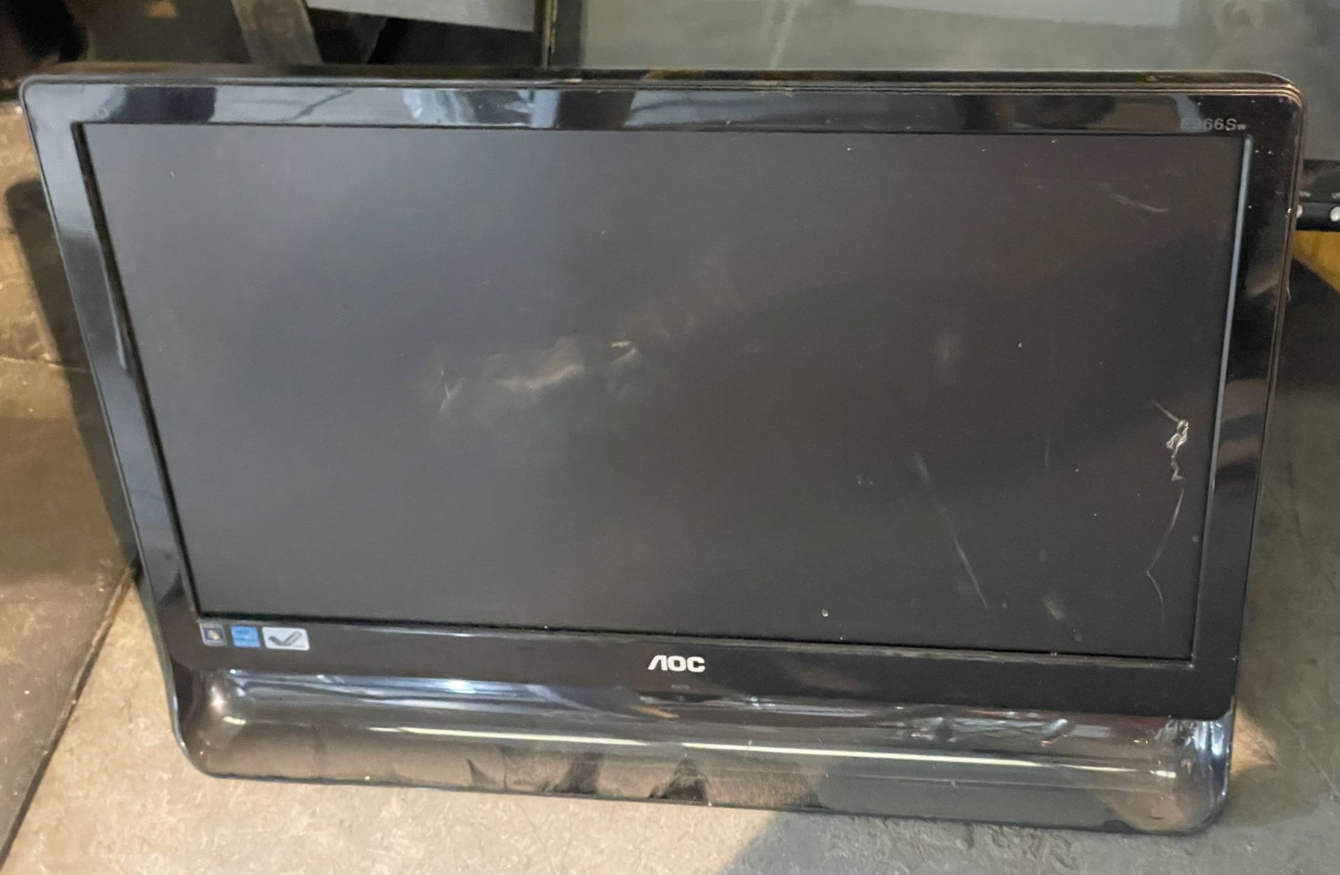 1 x AOC 18.5 Inch Flat Screen Monitor and 17 Inch Monitor - Image 2 of 4