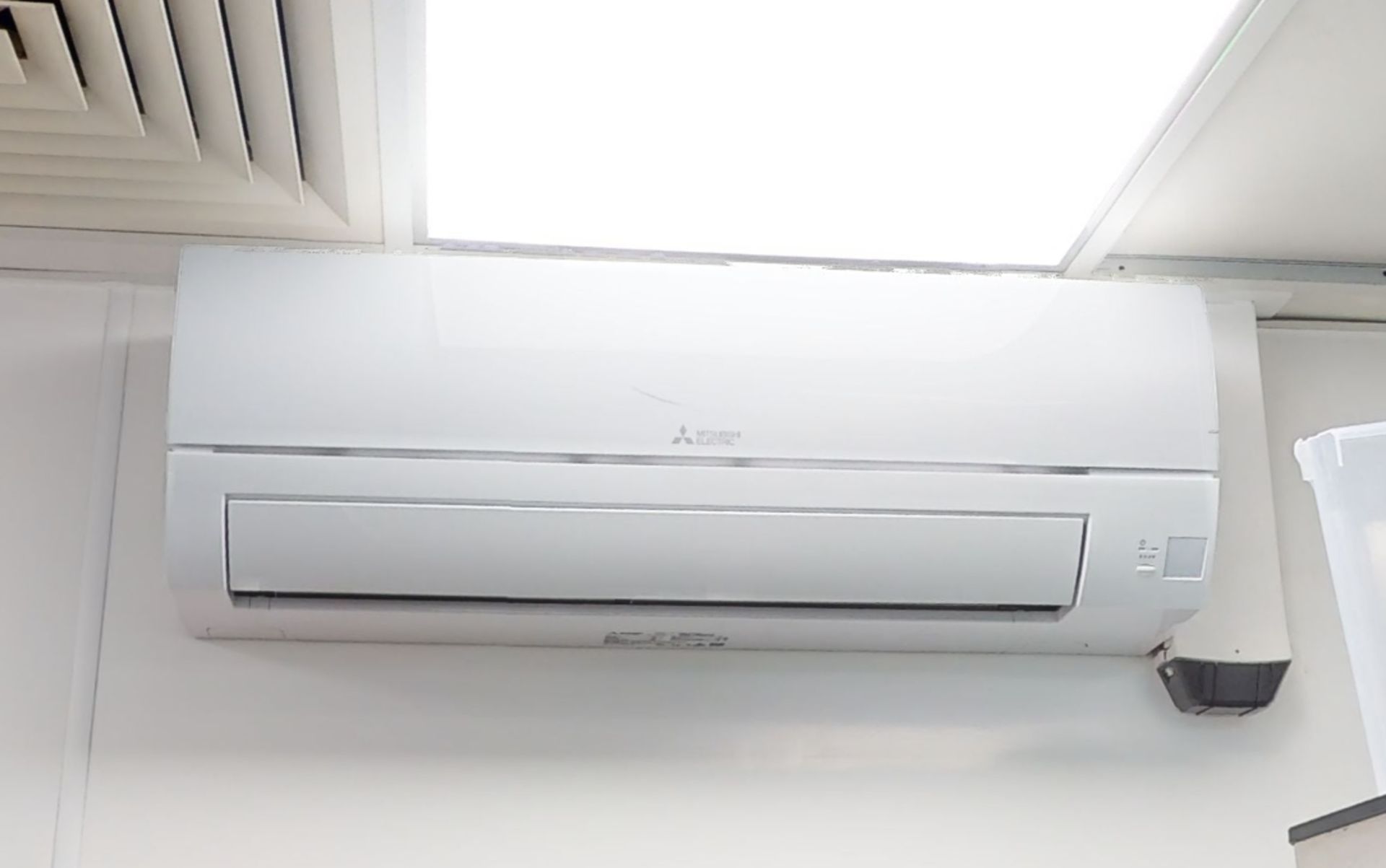 1 x Mitsubishi Room Air Condition Cassette With Outdoor Unit - Model MSZ-HR50VF - Image 2 of 4