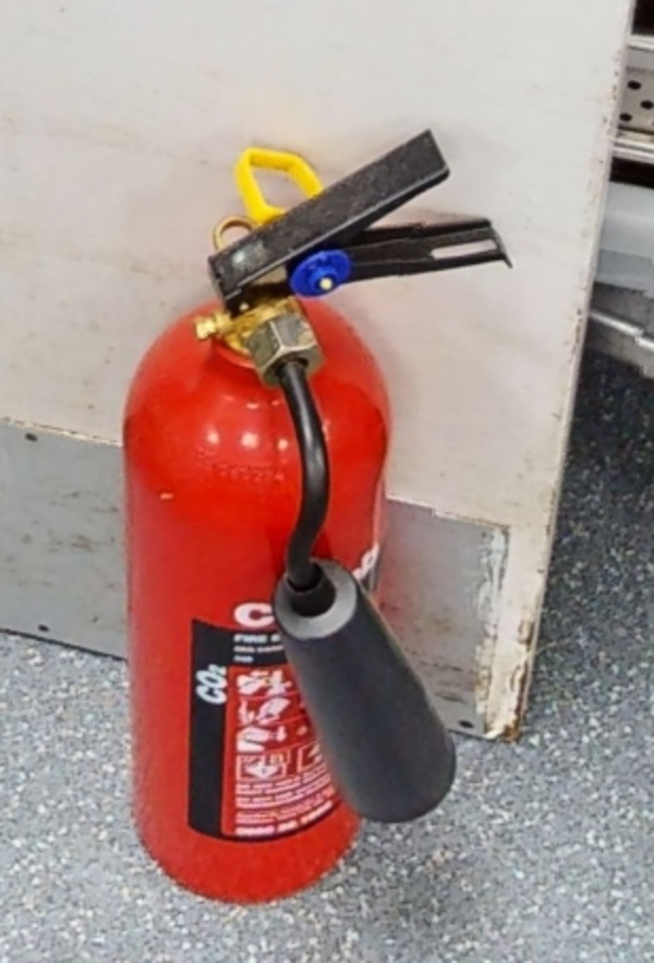 5 x Assorted Fire Extinguishers - Image 4 of 4