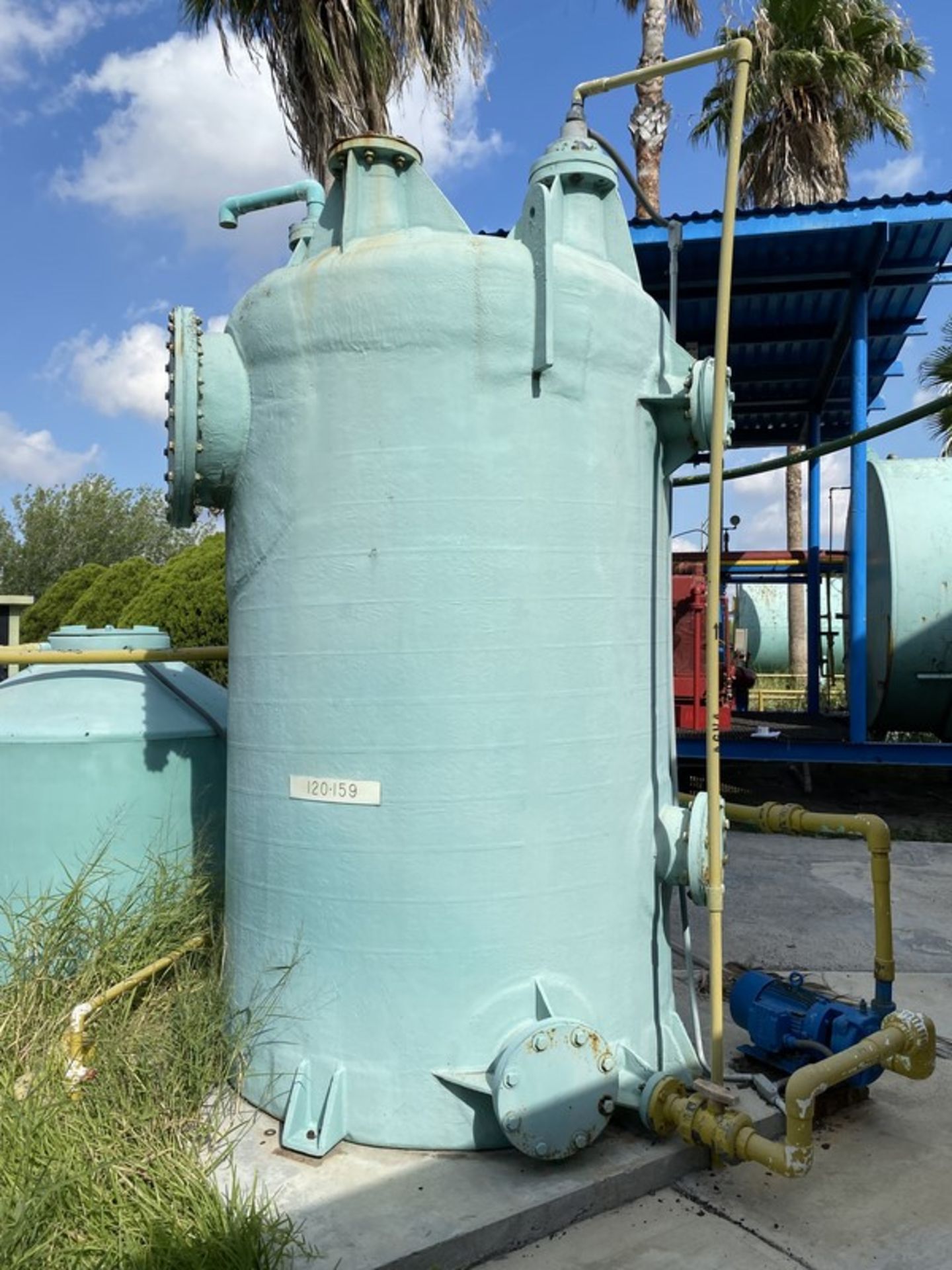 2000 Gallon Vertical FRP storage tank with Centrifugal pump. Approx. 5' diameter x 8' straight - Image 3 of 9