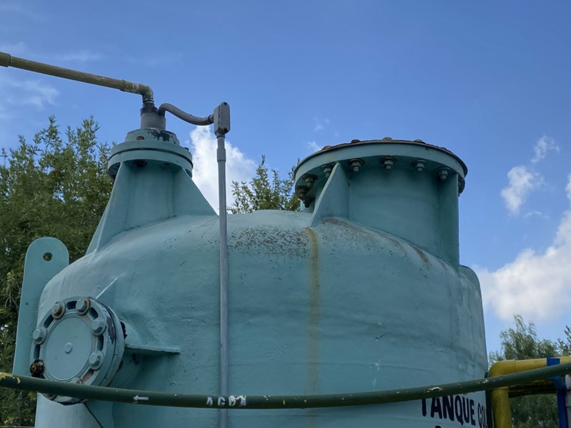 2000 Gallon Vertical FRP storage tank with Centrifugal pump. Approx. 5' diameter x 8' straight - Image 5 of 9