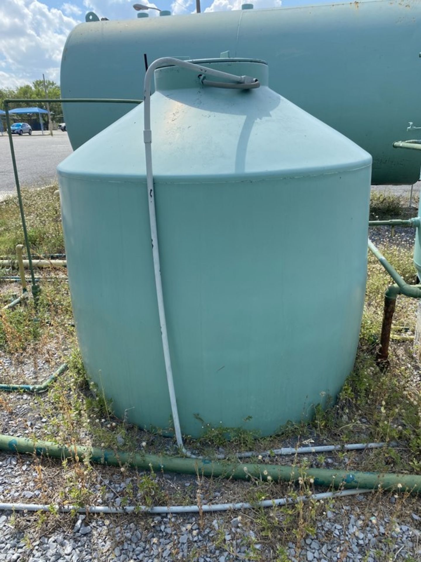 660 Gallon Vertical PVC tank. Cone top, flat bottom. - Image 2 of 2