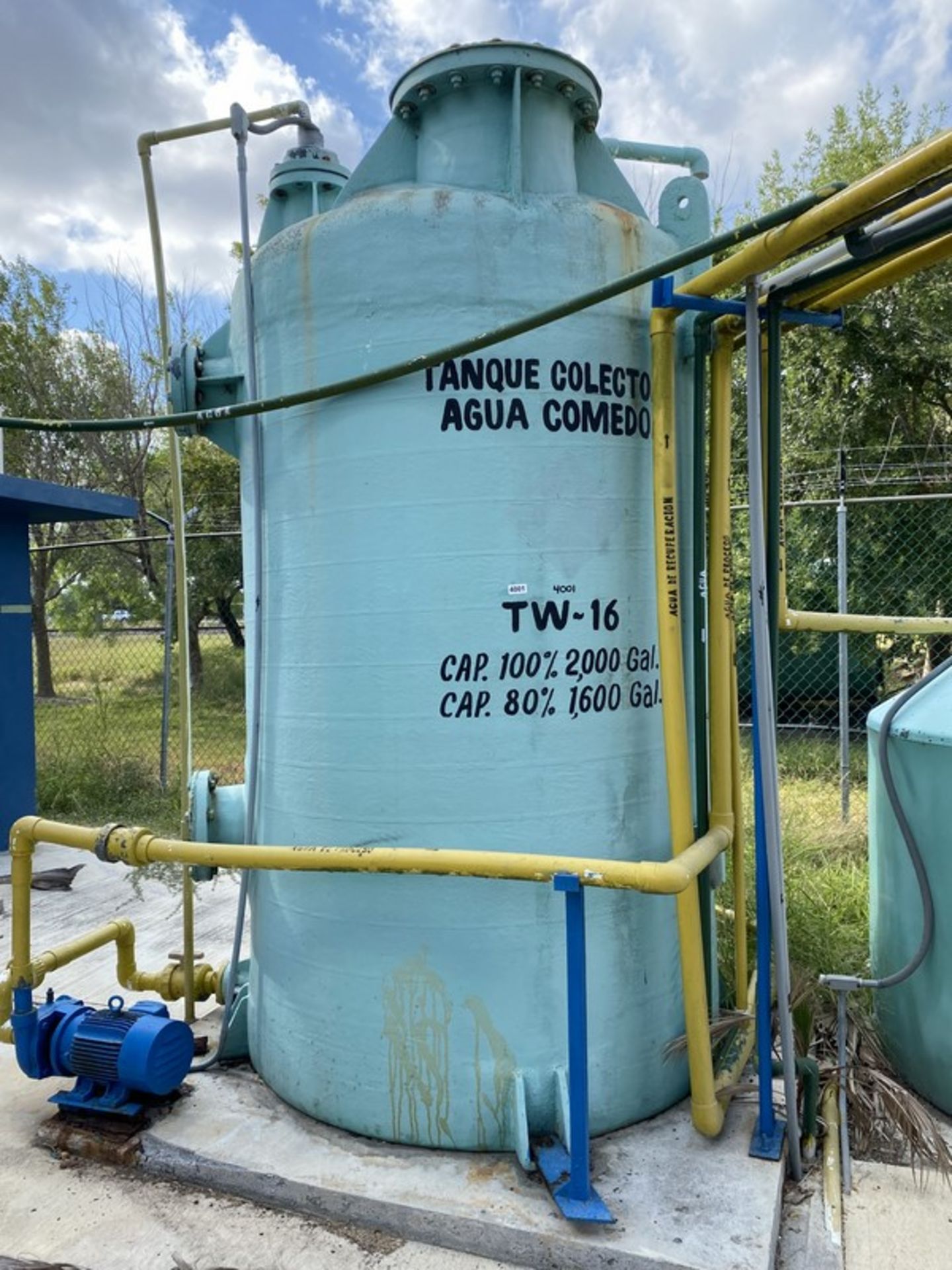 2000 Gallon Vertical FRP storage tank with Centrifugal pump. Approx. 5' diameter x 8' straight - Image 2 of 9