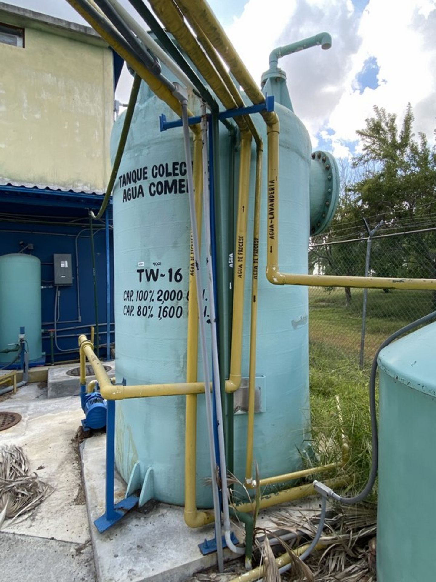 2000 Gallon Vertical FRP storage tank with Centrifugal pump. Approx. 5' diameter x 8' straight - Image 9 of 9