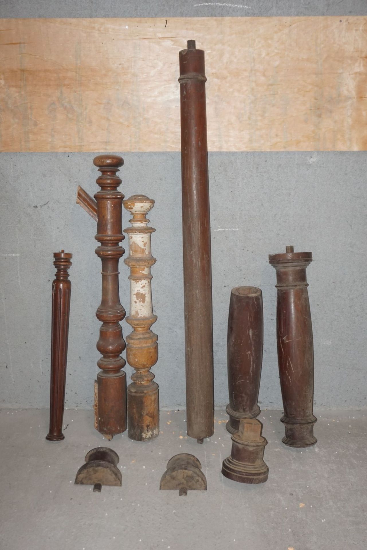 Lot (9) of departures/columns-H67-170