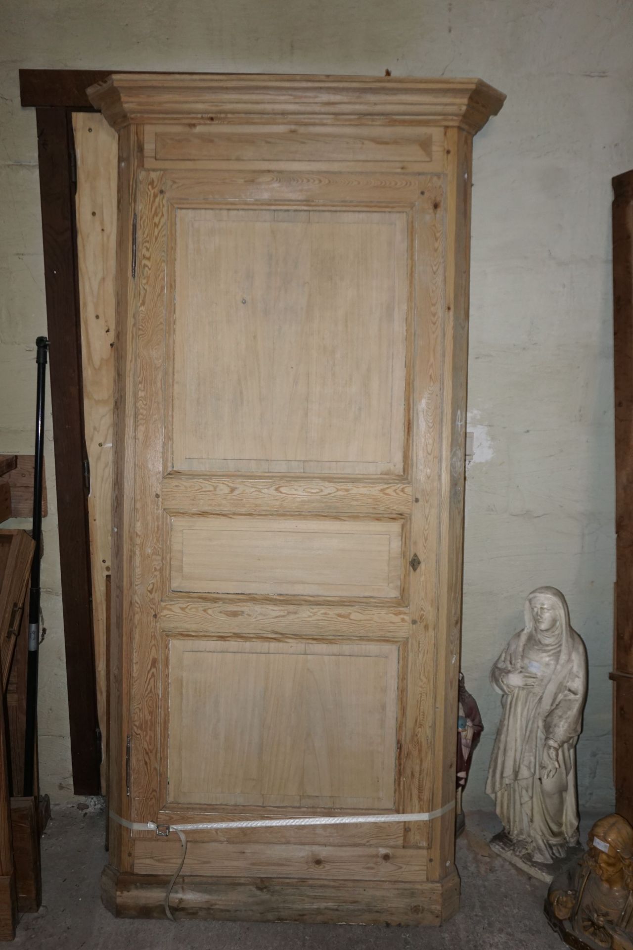 Pine cupboard-H215x107