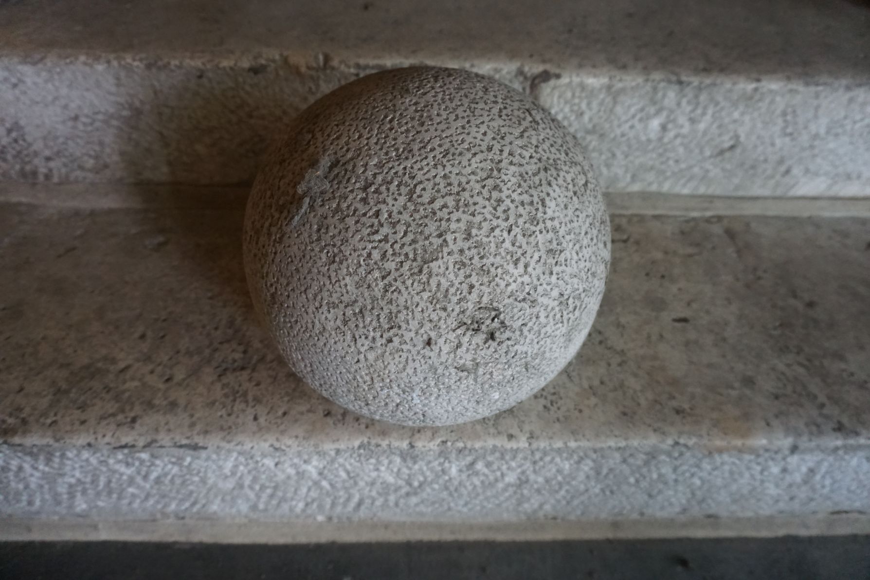 Sandstone ball-H25