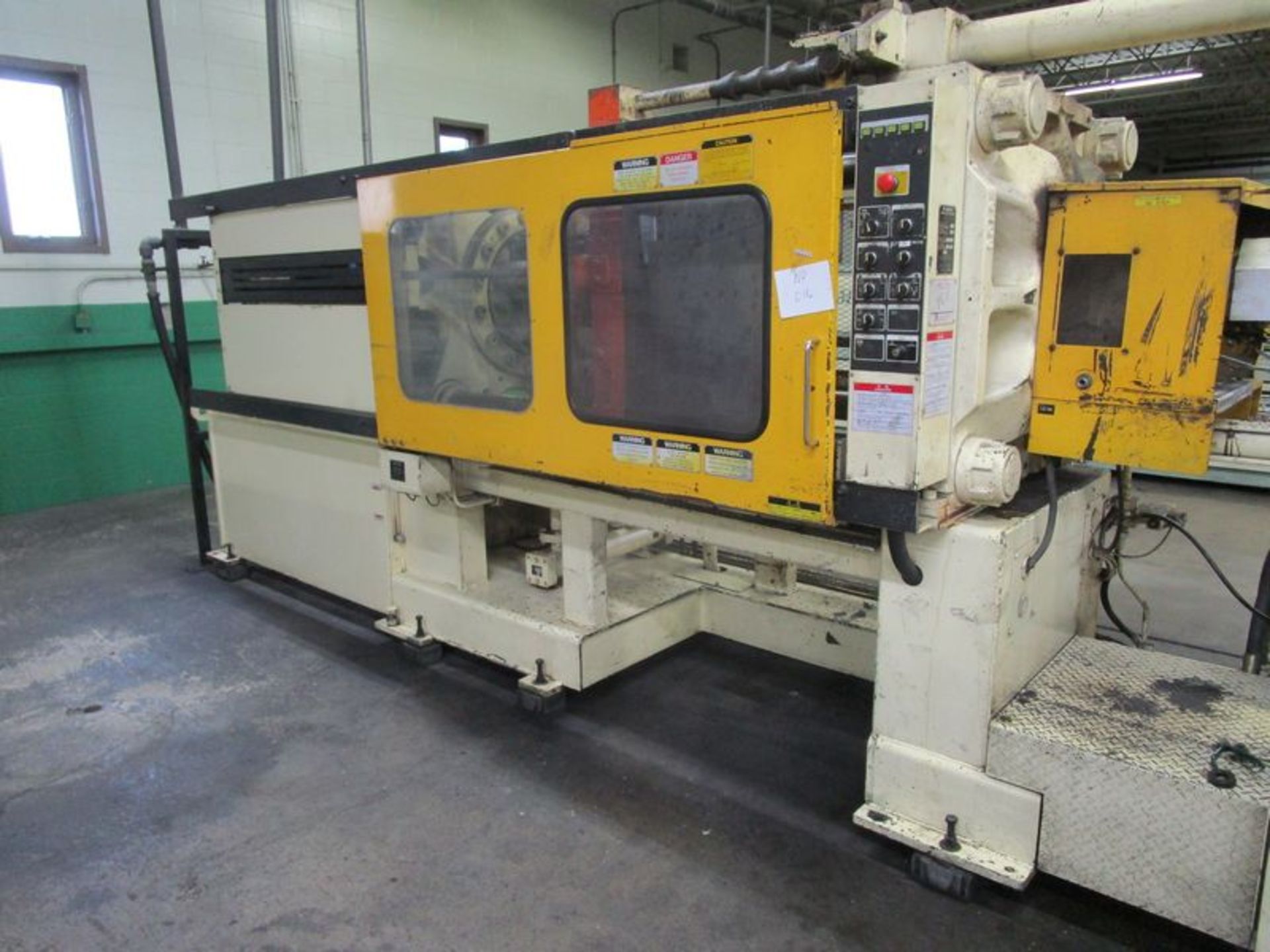 Mitsubishi 390MG-40 390-Ton Plastic Injection Molding Machine, S/N G304AAA070, 1992 - Image 3 of 9