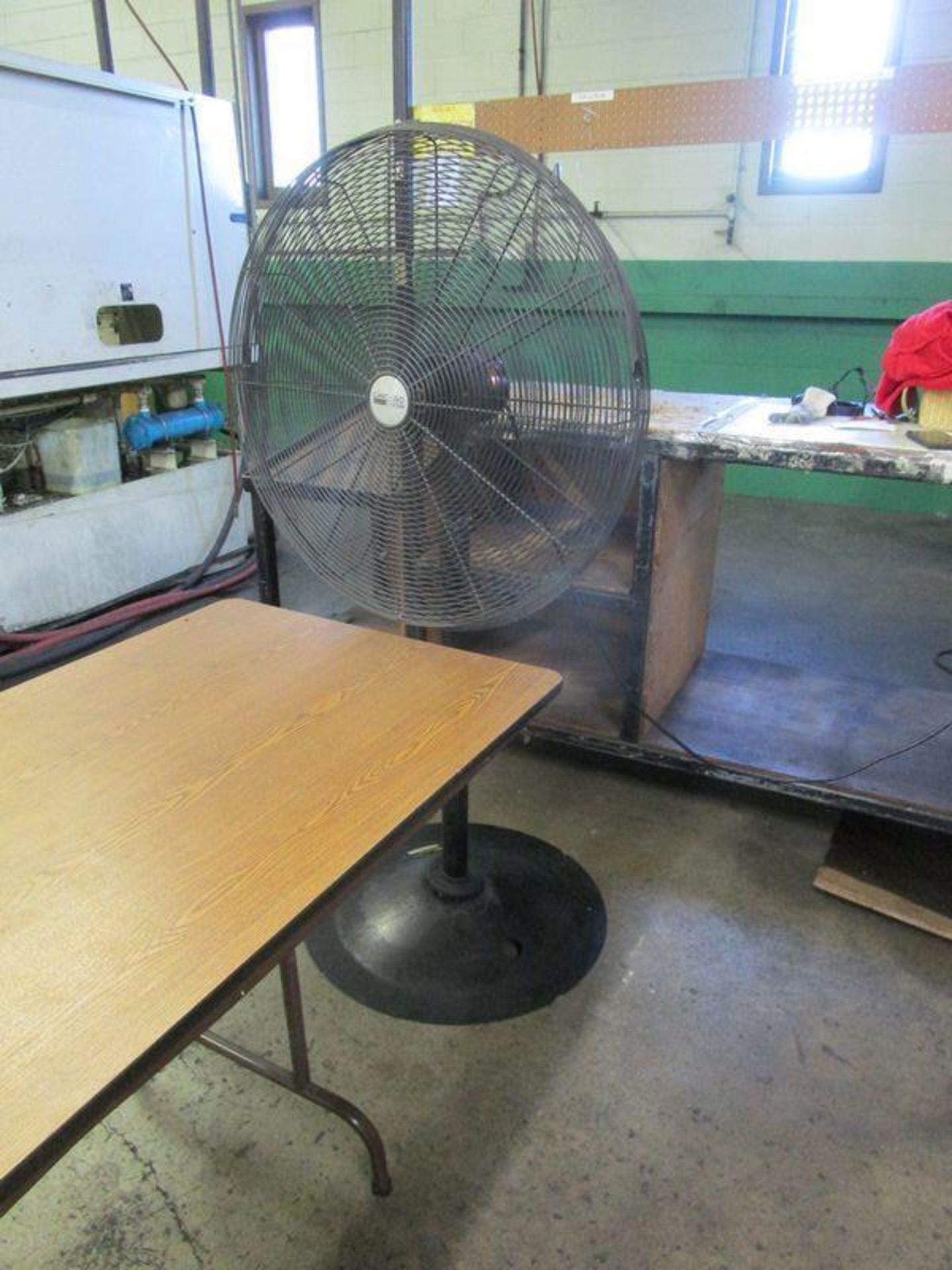 Chicago Electric HVP-30E 30" Pedestal Fan