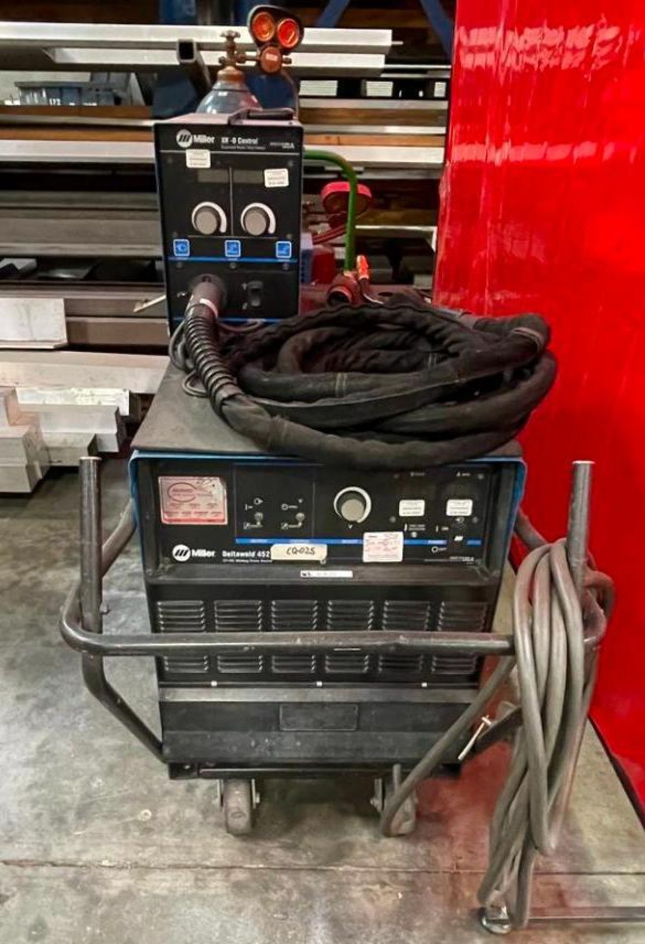 Miller Deltaweld 452 450-Amp MIG Welder