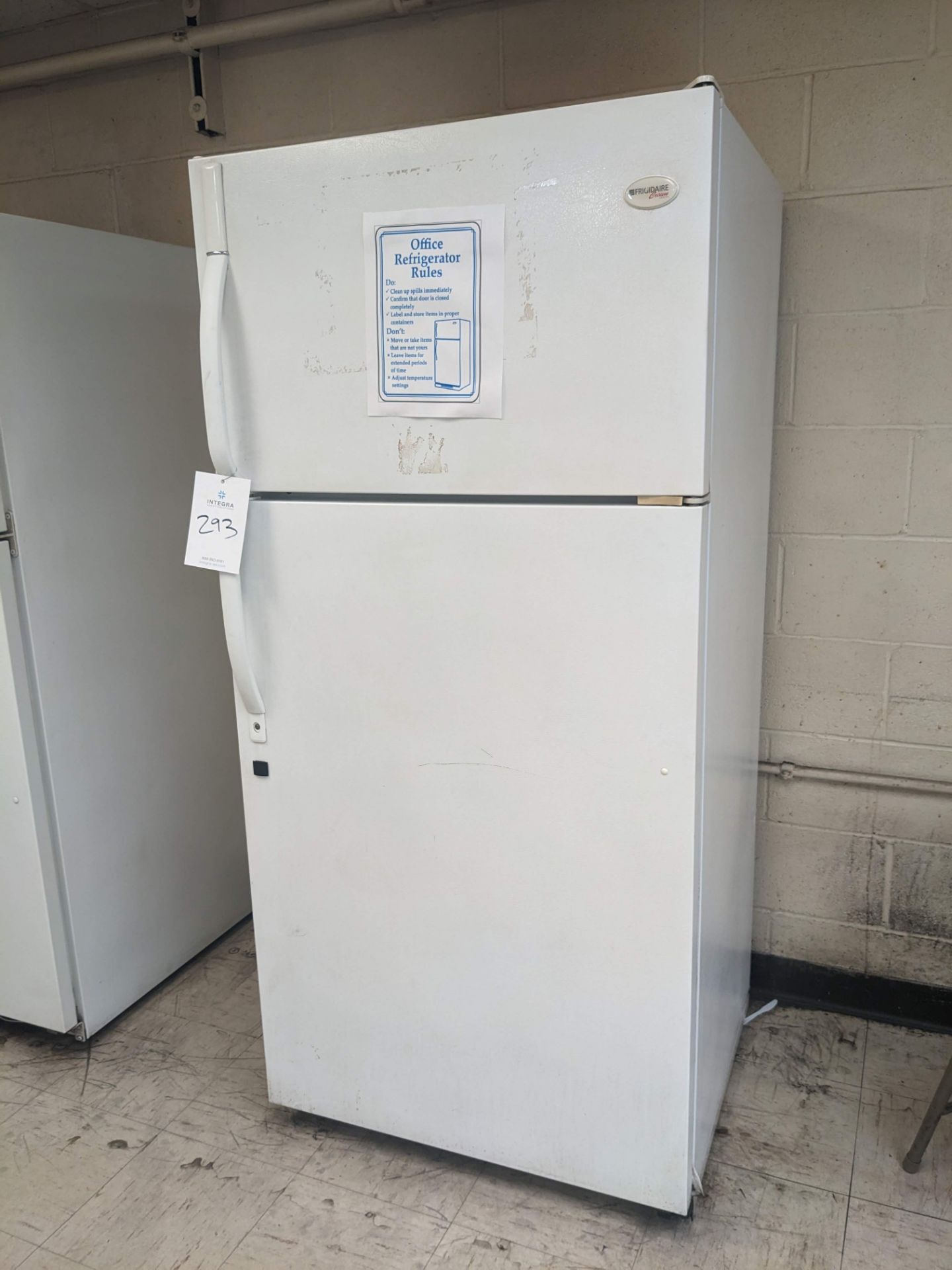 White F44N21CEW0 21 Cu. Ft. Refrigerator