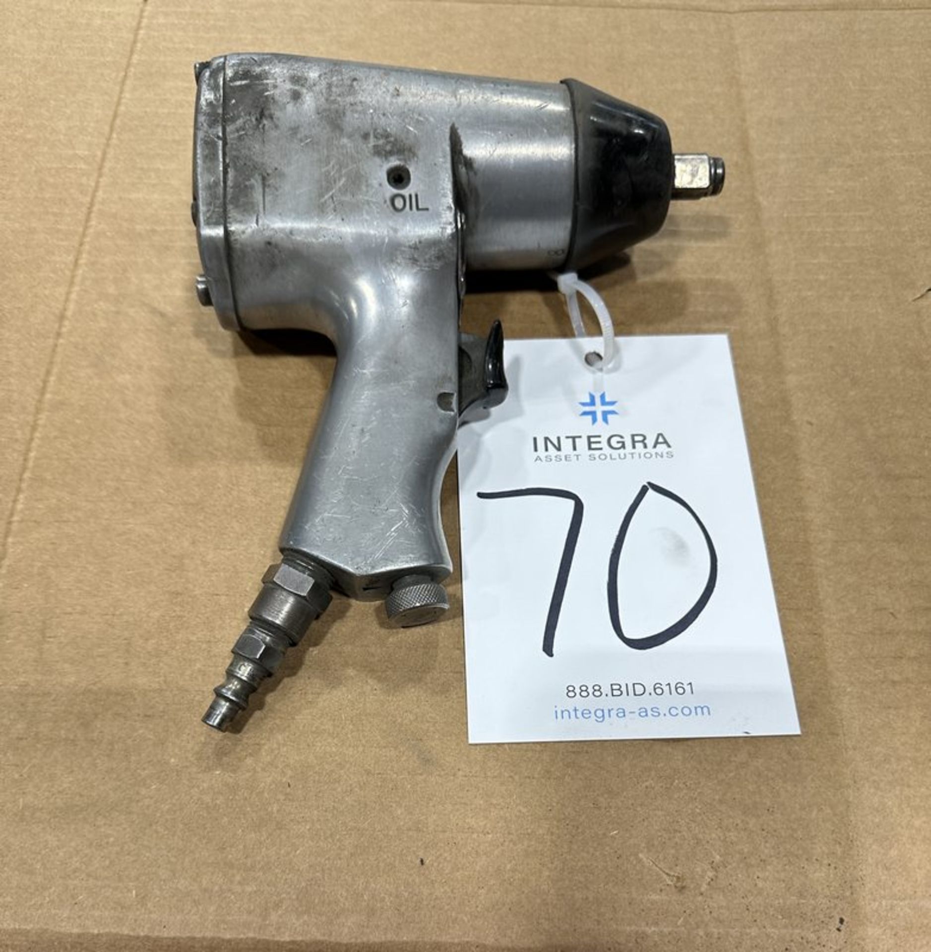 Pneumatic Impact Wrench with 1/2" Drive