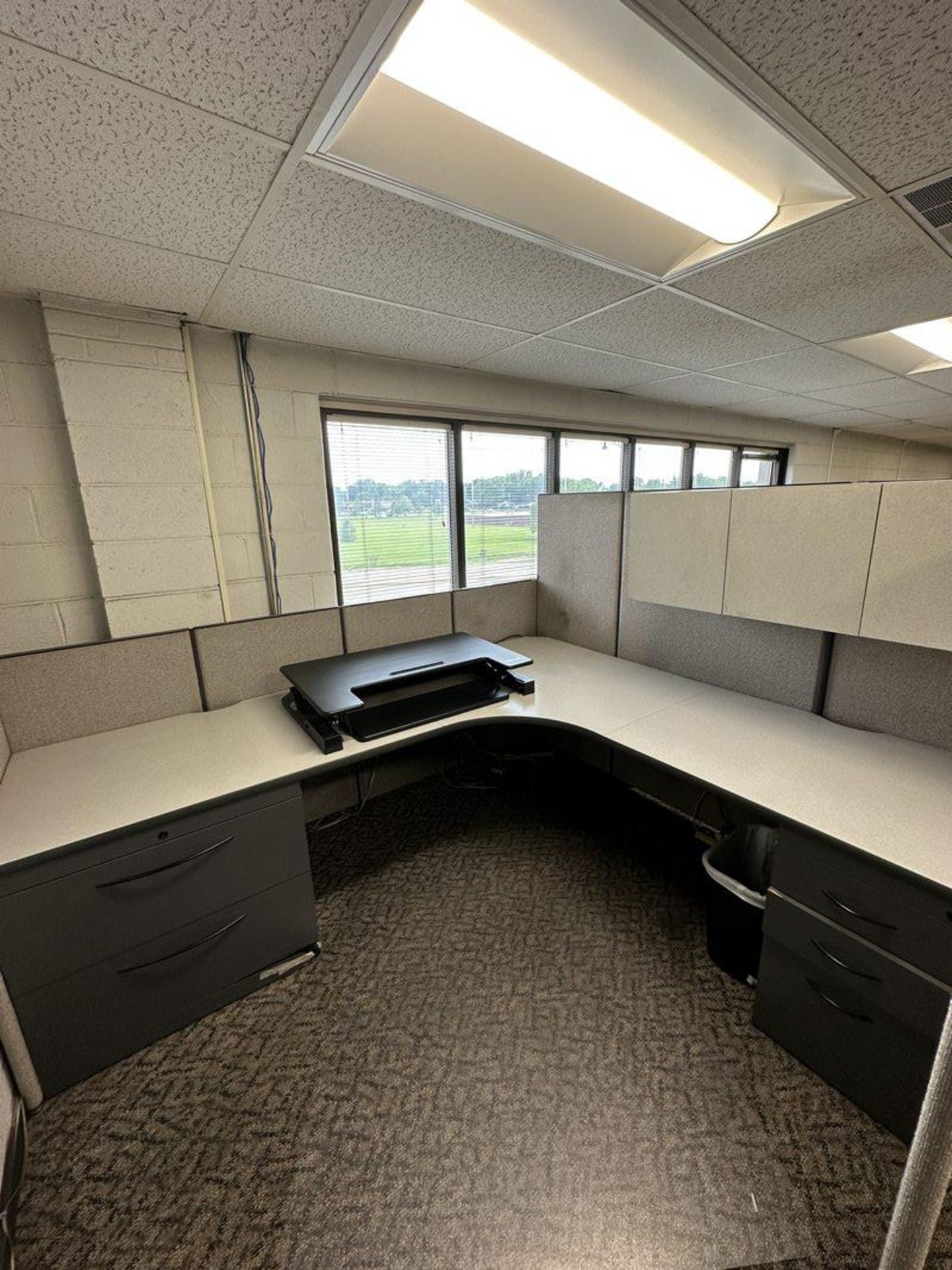 Lot of (4) Office Cubicles 98" x 86" and (2) 3-Drawer Filing Cabinets 41" T x 36" W x 18" D - Image 3 of 5