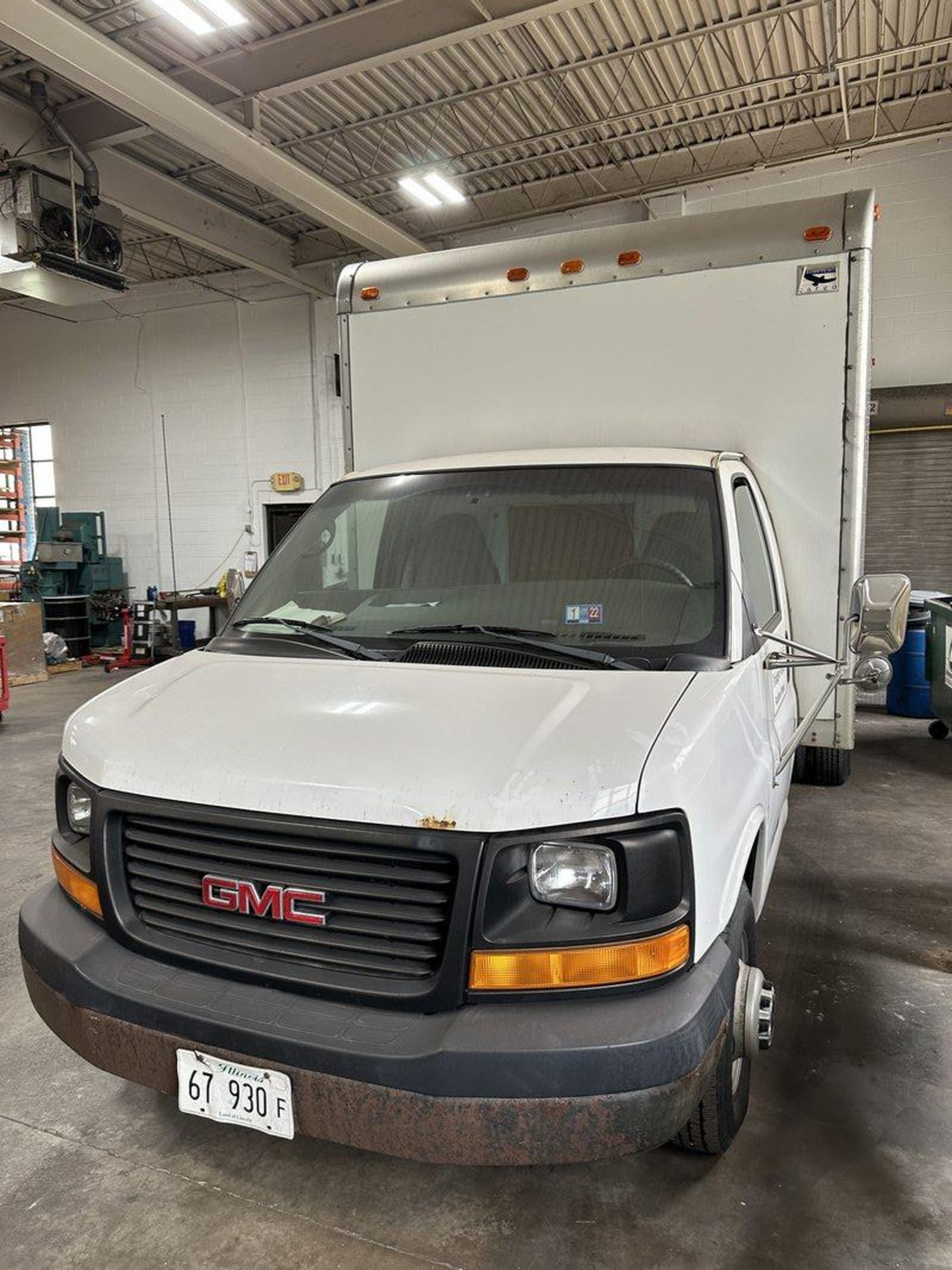 GMC 14' Box Van, VIN 1GDJG31U141224912, 2004 - Image 6 of 10