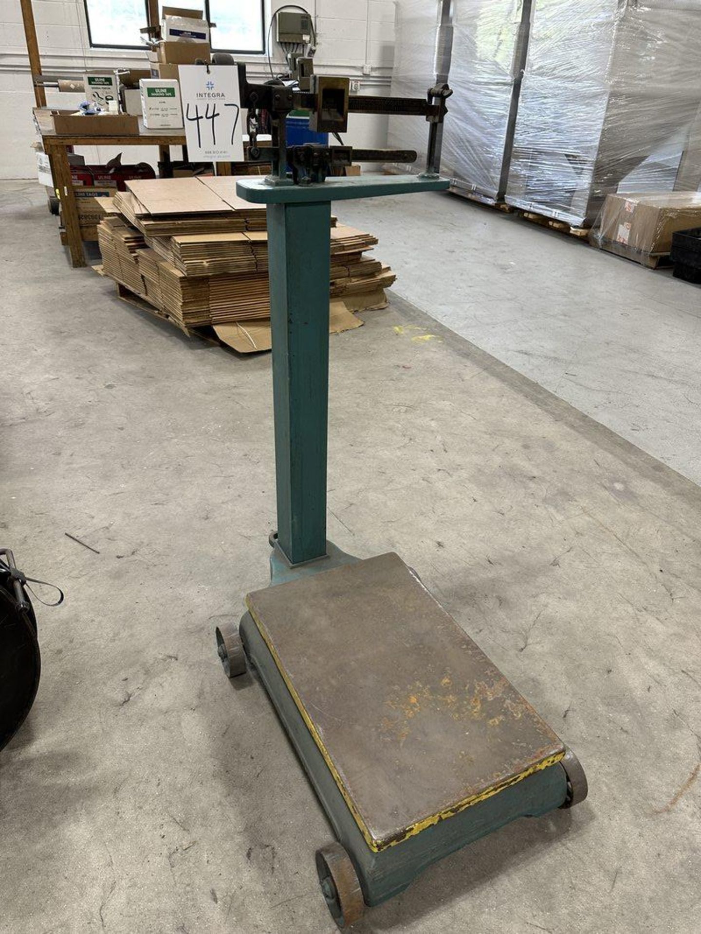 26" x 16" Platform Scale with 500 Lb. Capacity