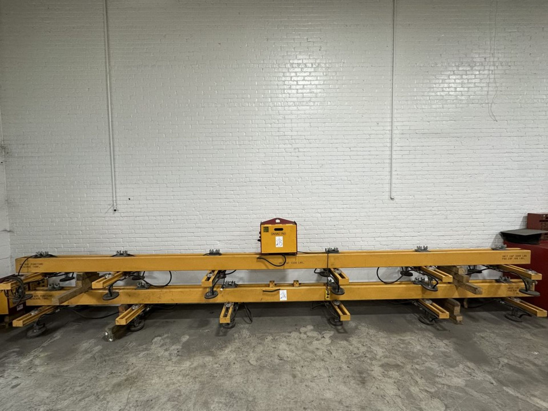 Univac 750 24' Pneumatic Sheet Lifter with Control