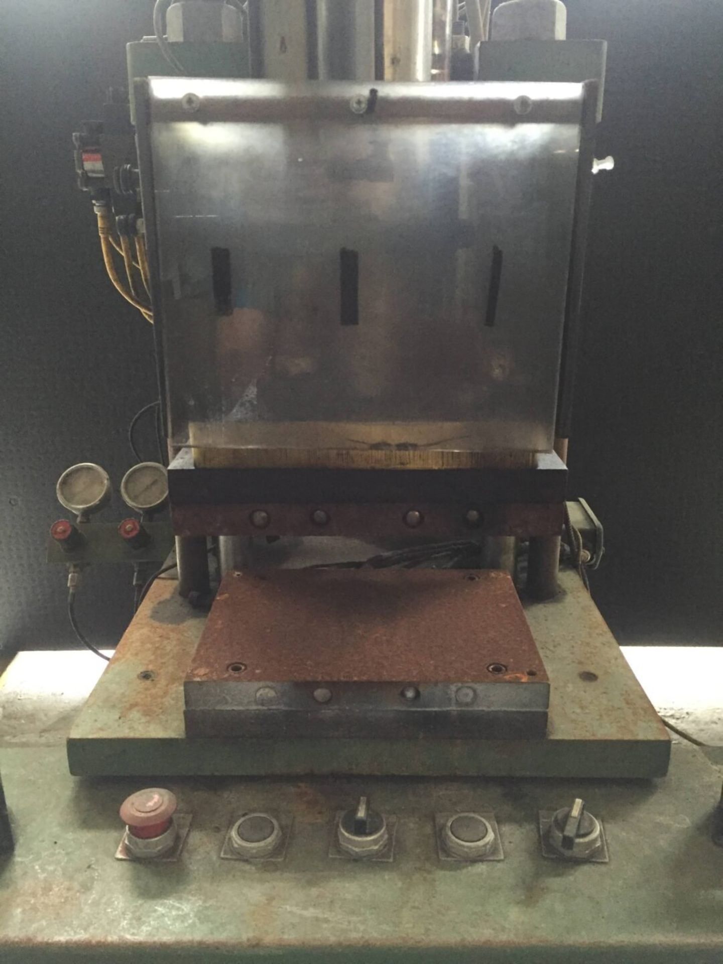 Gluco Inc. HVS5R Injection Molding Machine - Image 10 of 12