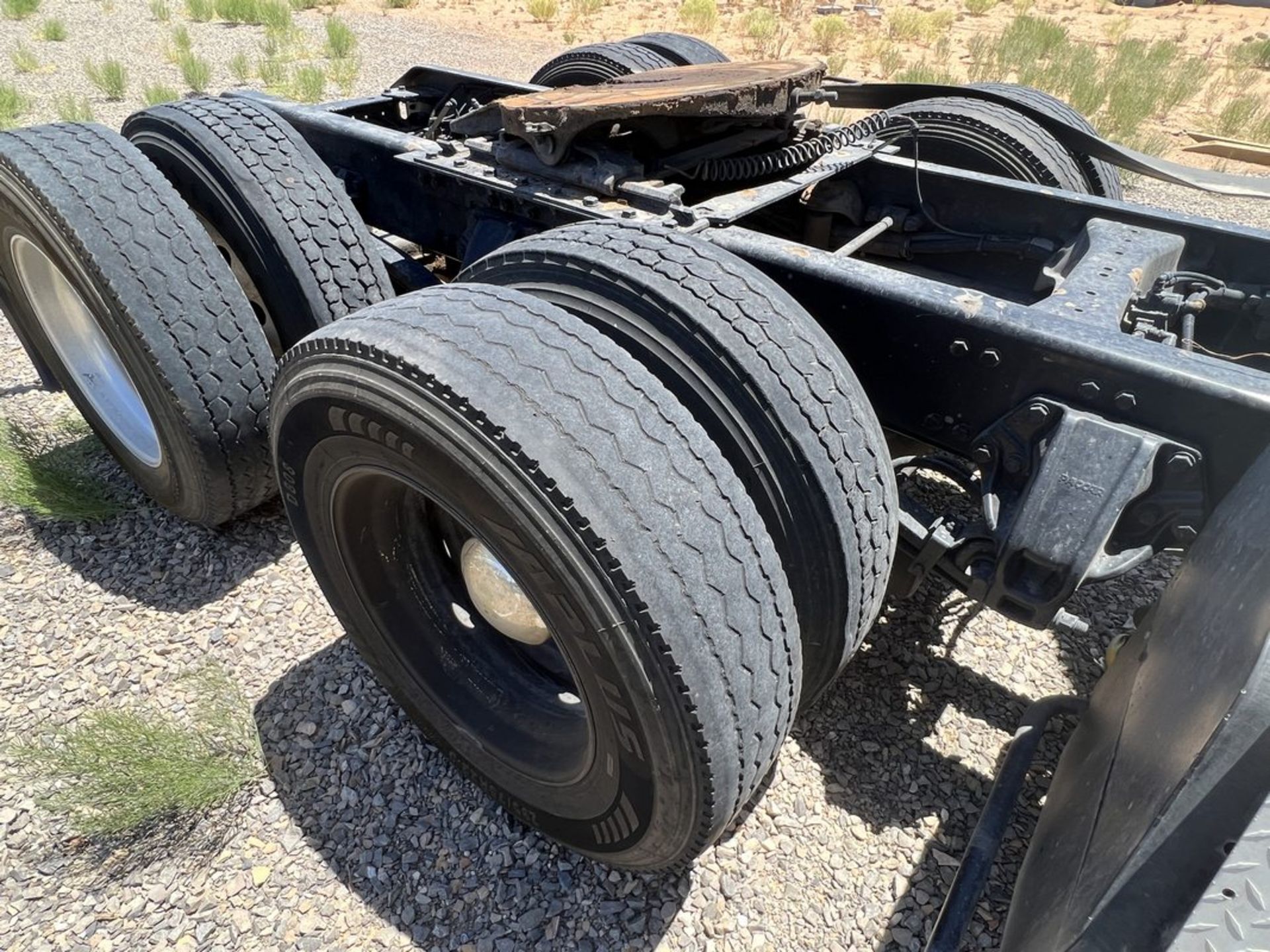 2016 Kenworth T-680 Tandem Axle Truck Tractor VIN 1XKYDP9X2GJ103025 - WRECKED - Image 9 of 16