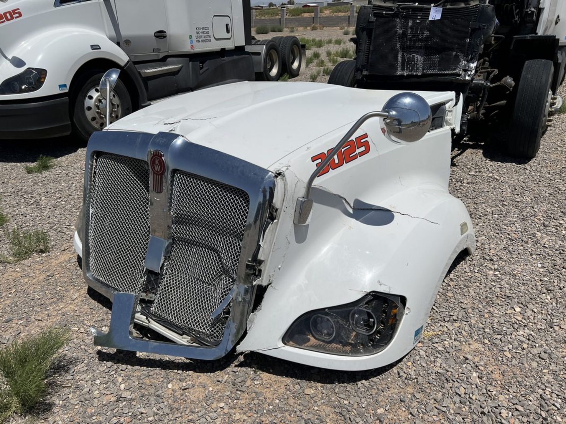 2016 Kenworth T-680 Tandem Axle Truck Tractor VIN 1XKYDP9X2GJ103025 - WRECKED - Image 2 of 16