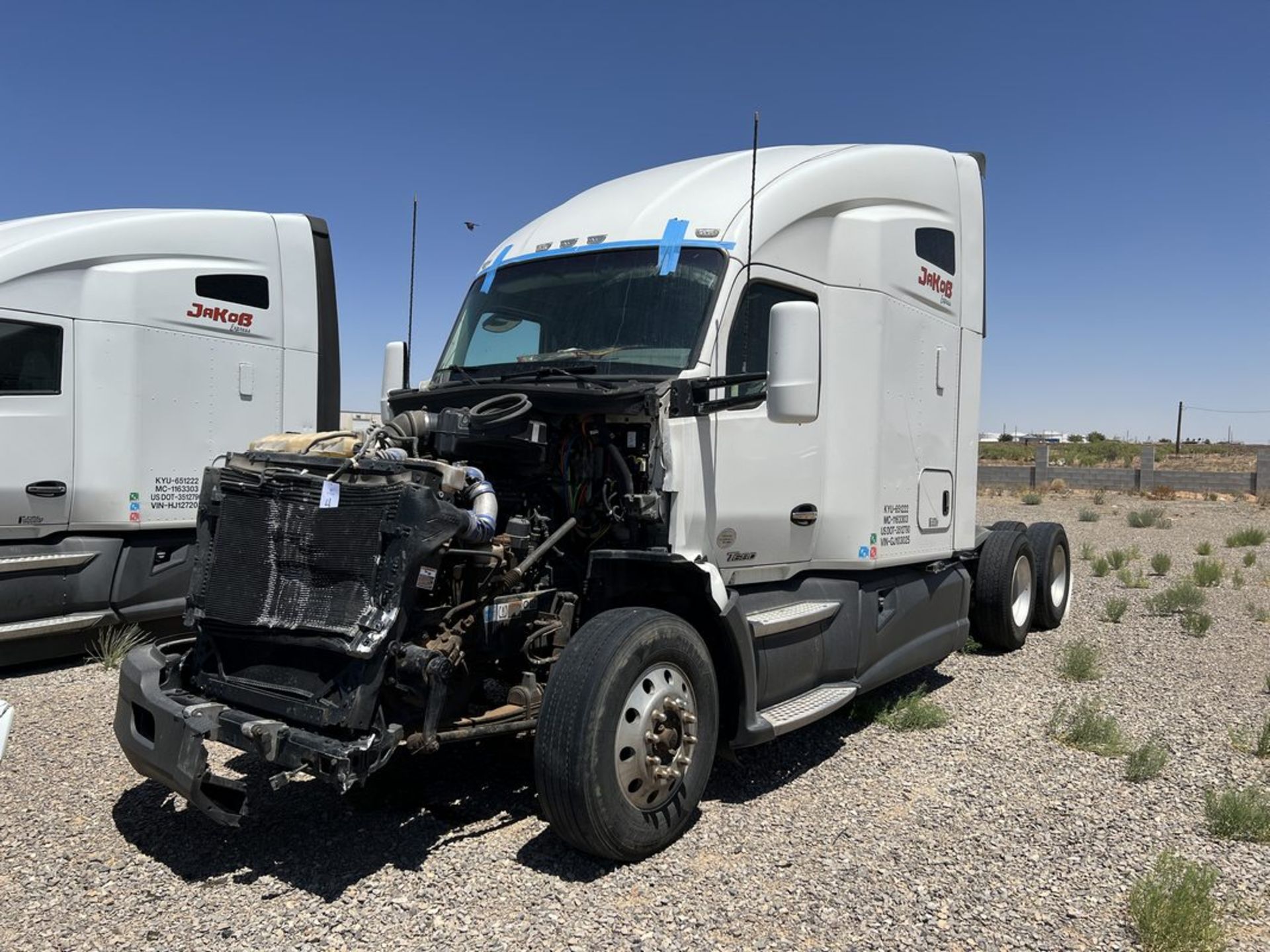 2016 Kenworth T-680 Tandem Axle Truck Tractor VIN 1XKYDP9X2GJ103025 - WRECKED