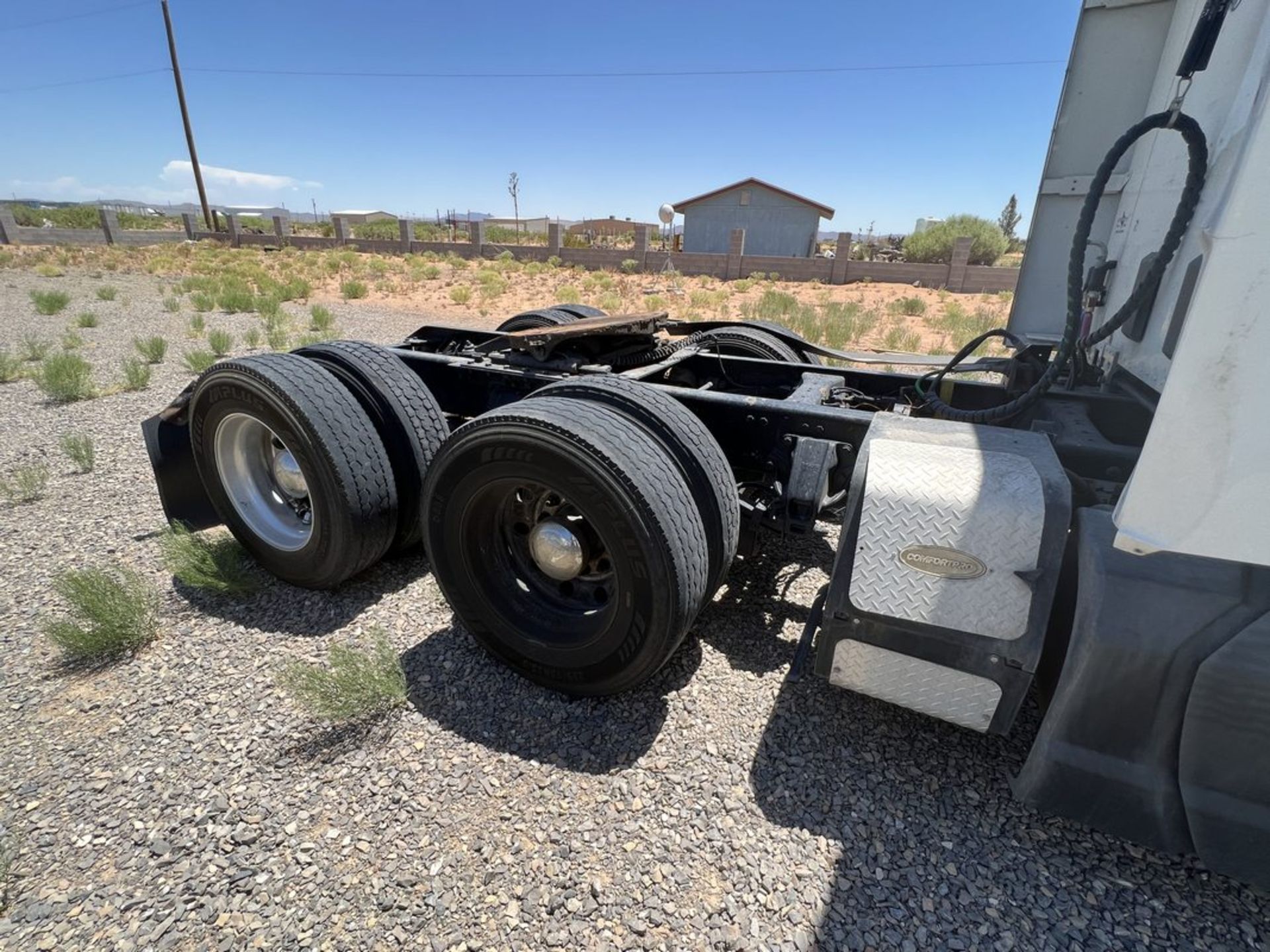 2016 Kenworth T-680 Tandem Axle Truck Tractor VIN 1XKYDP9X2GJ103025 - WRECKED - Image 8 of 16